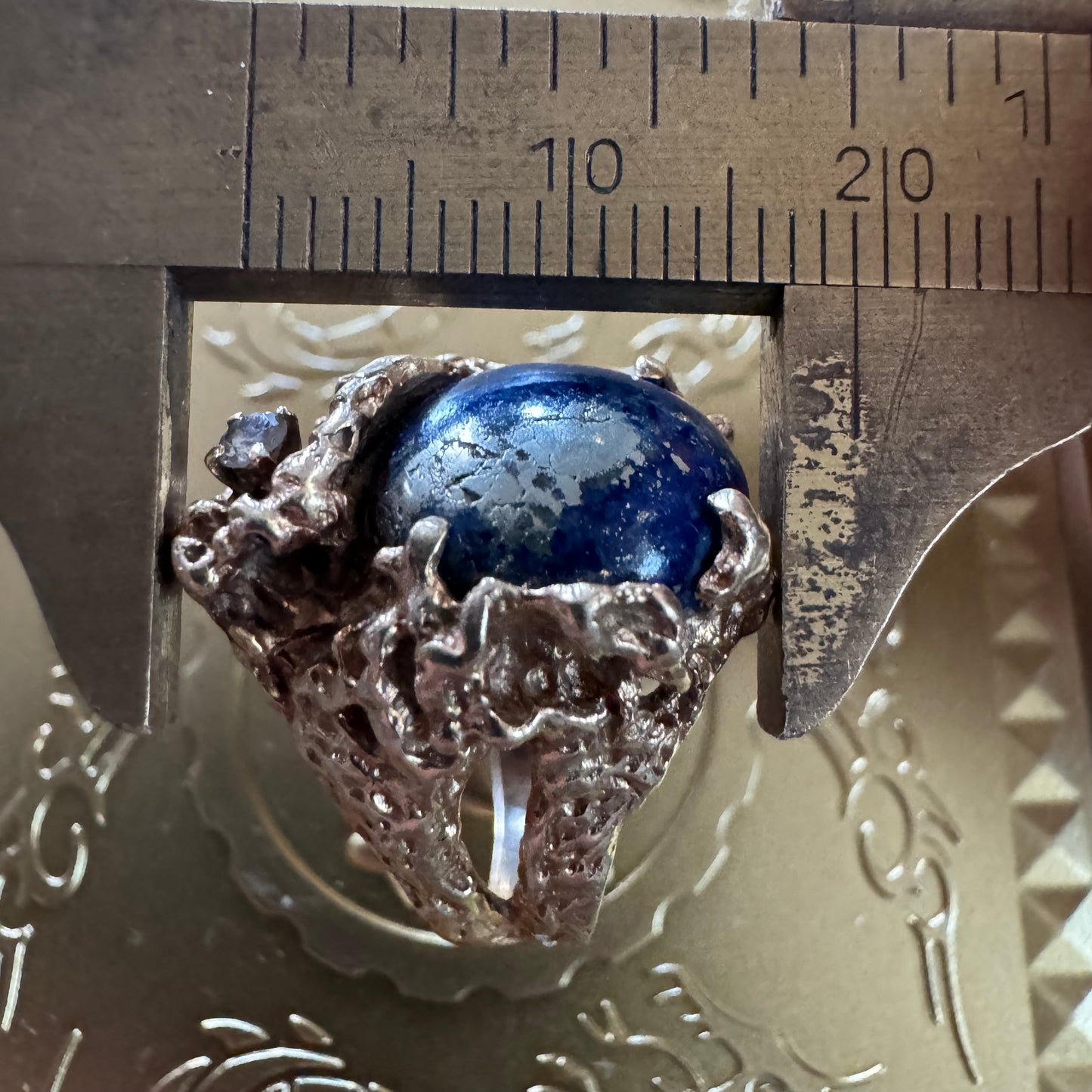 1960’s Solid 14k Yellow Gold Brutalist Lapis And Diamond Encrusted Freeform Nugget Ring (6.25)