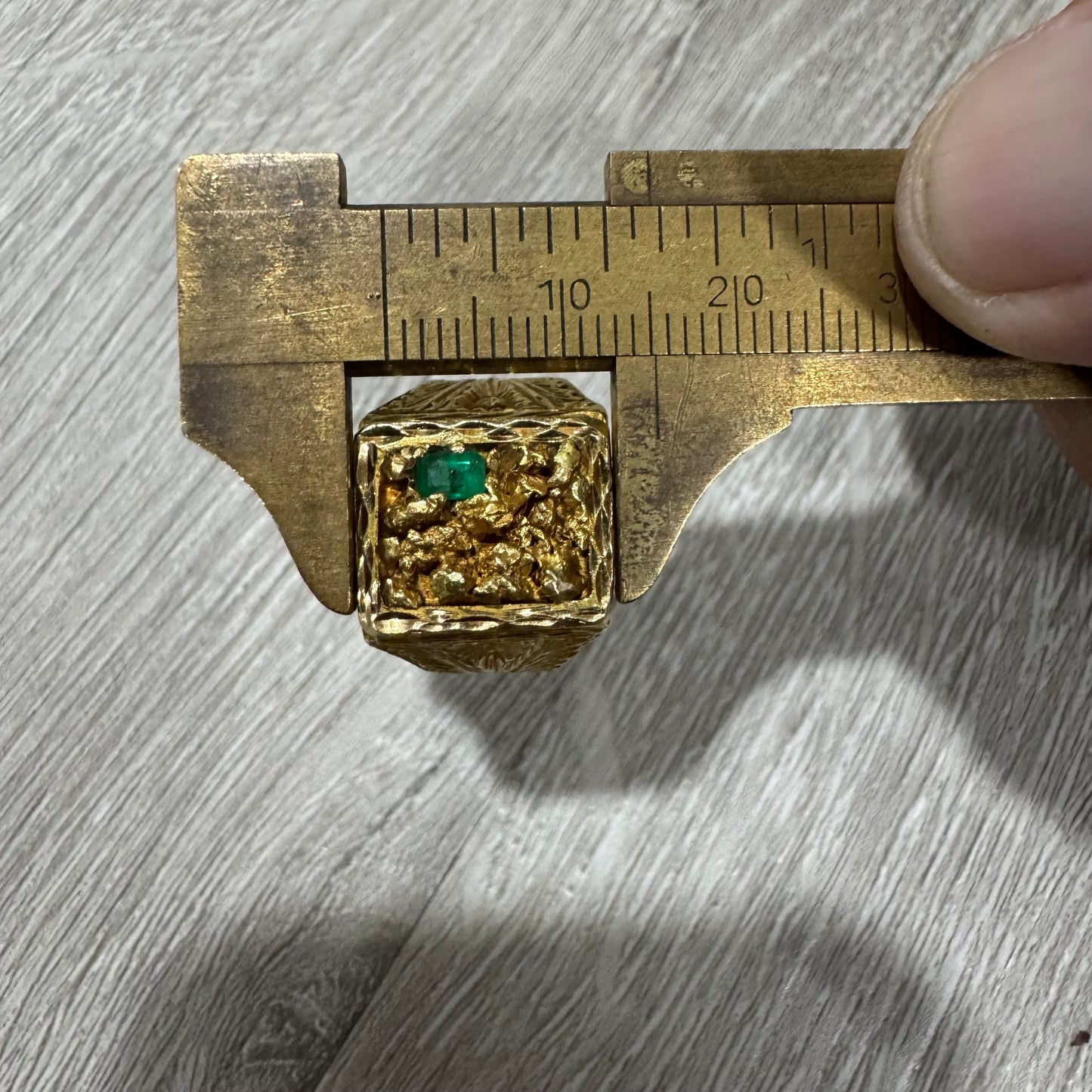 Antique Handcrafted Solid 18k Yellow Gold Columbian Emerald Raw Natural Gold Nugget Signet Ring (9)