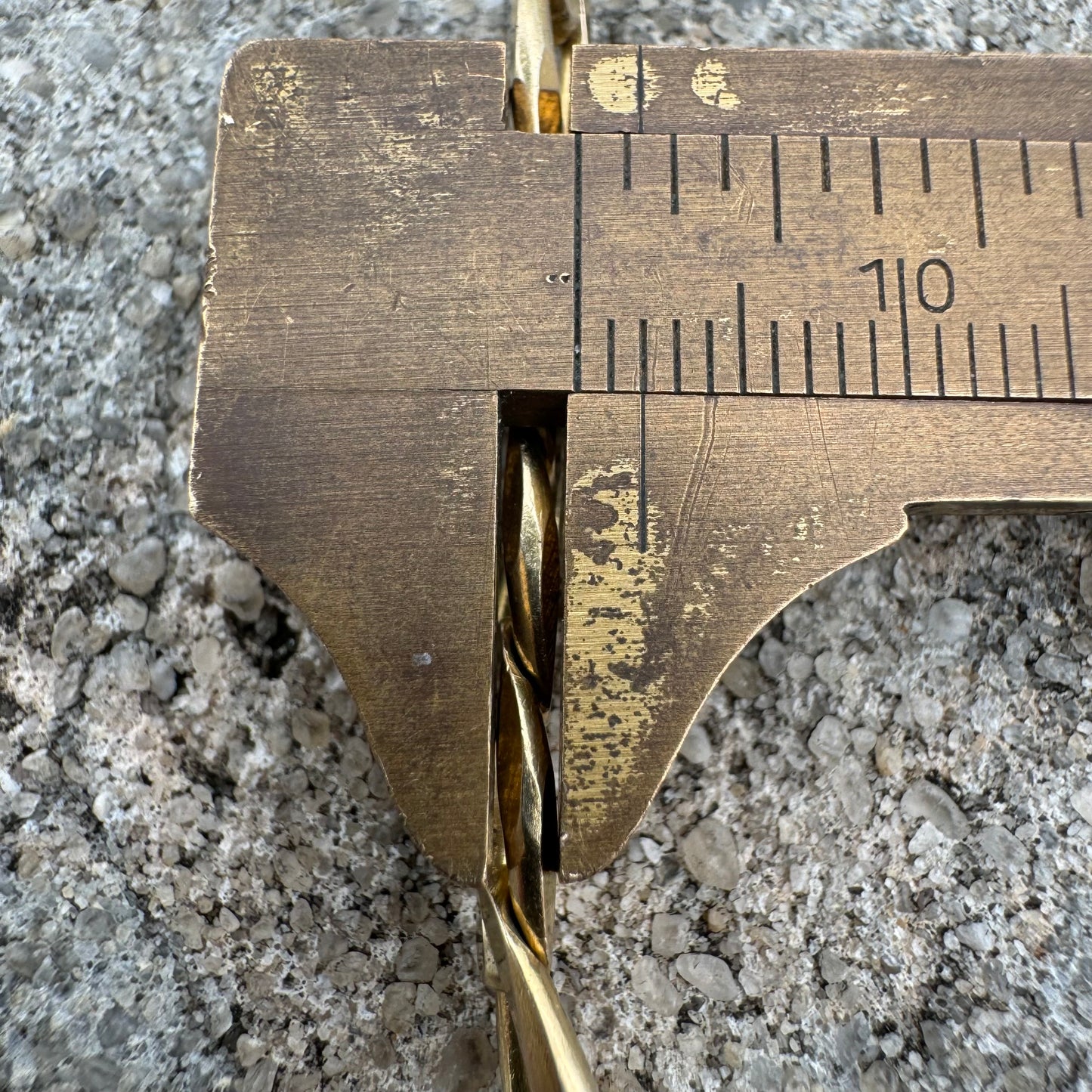 1990’s Solid 14k Yellow Italian Gold Knife Edged Mariner Figaro Link Bracelet (8.25”)