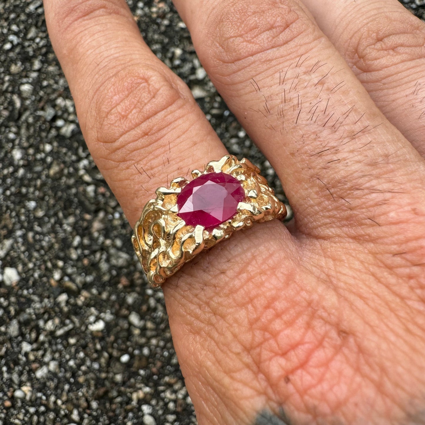 1960’s/70’ Solid Backed 14k Yellow Gold Heavyweight 2.3Ct Natural Ruby Brutalist Nugget Ring (11.5)