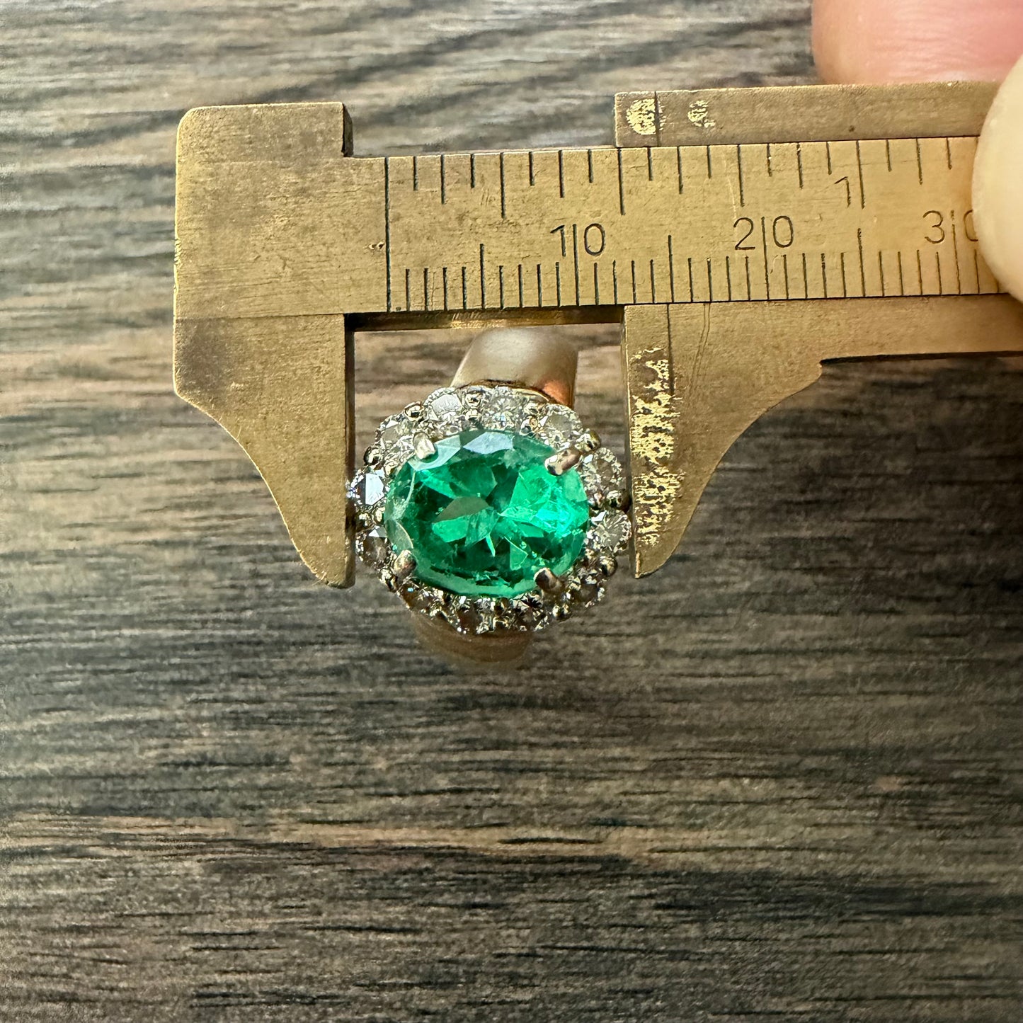 Vintage Solid 18k Yellow Gold 4.0ctw Natural Emerald Solitaire VS Diamond Halo Ring (6)