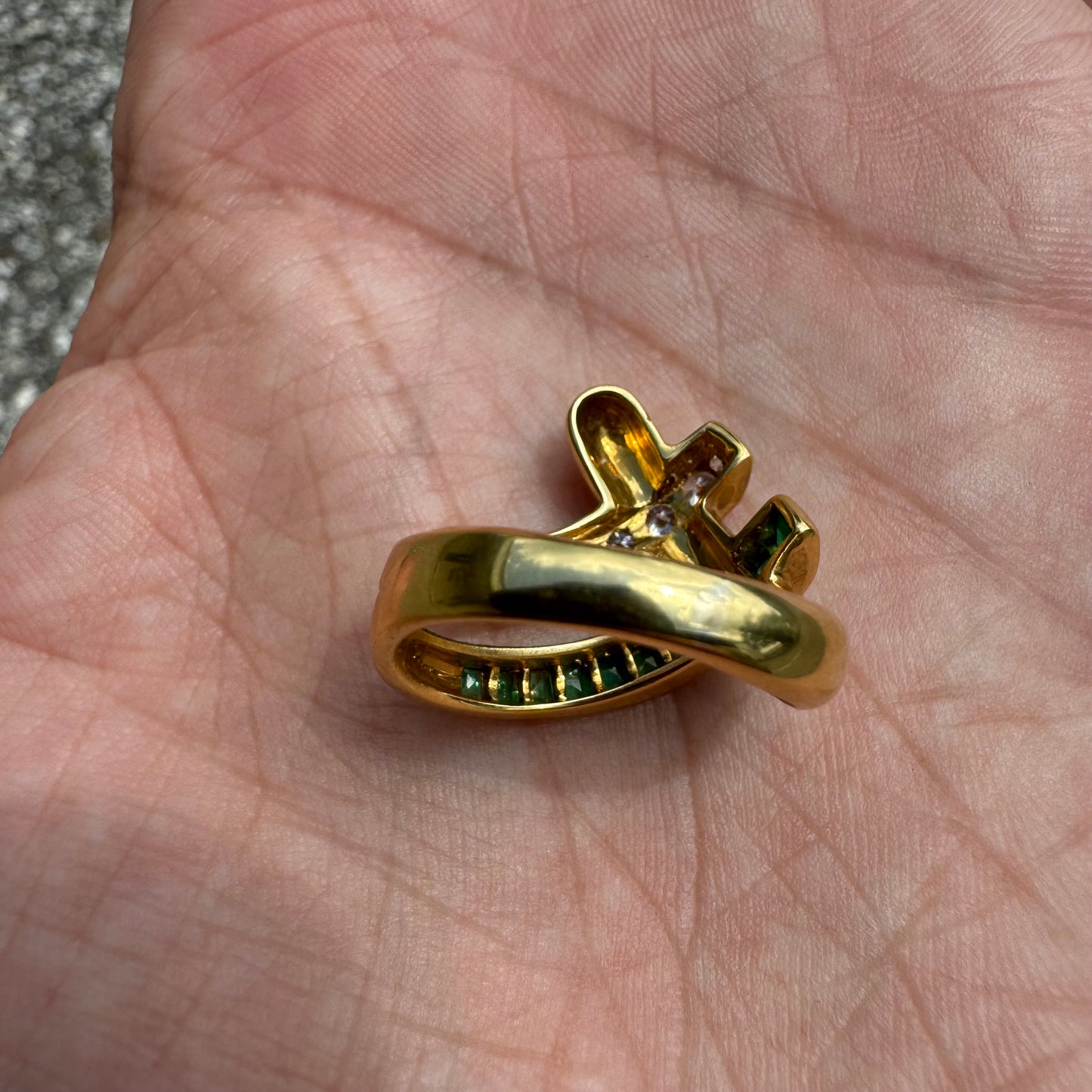 Vintage Custom Made 18K Yellow Gold .50CTW VVS-1 Natural Diamond And .70CTW Columbian Emerald Modernist Ring (5.5)