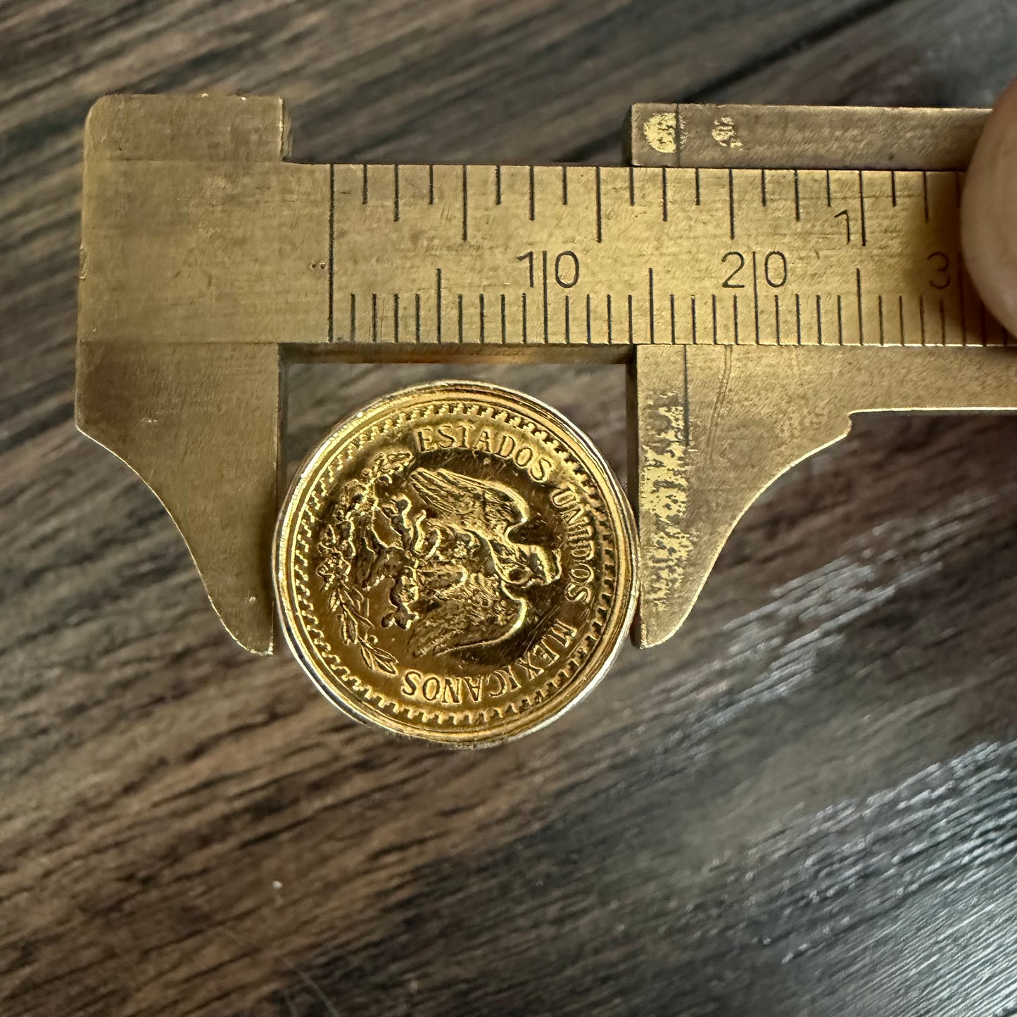 Mid-Century Solid 14k Yellow Gold Mexican $2.5 Peso Gold Coin Ring (6)