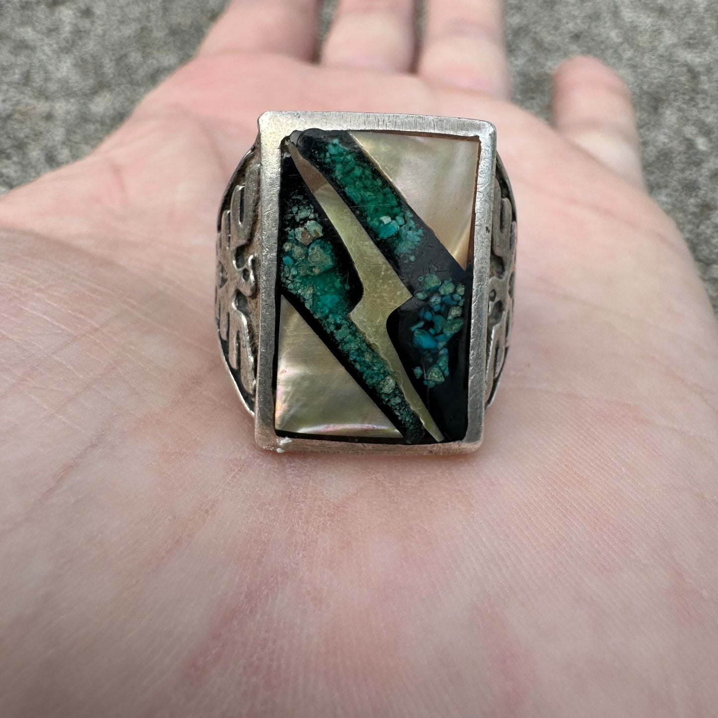 Circa 1970’s Sterling Silver Crushed Turquoise/Mother Of Pearl Inlaid Native Southwestern Thunderbird Ring (12)