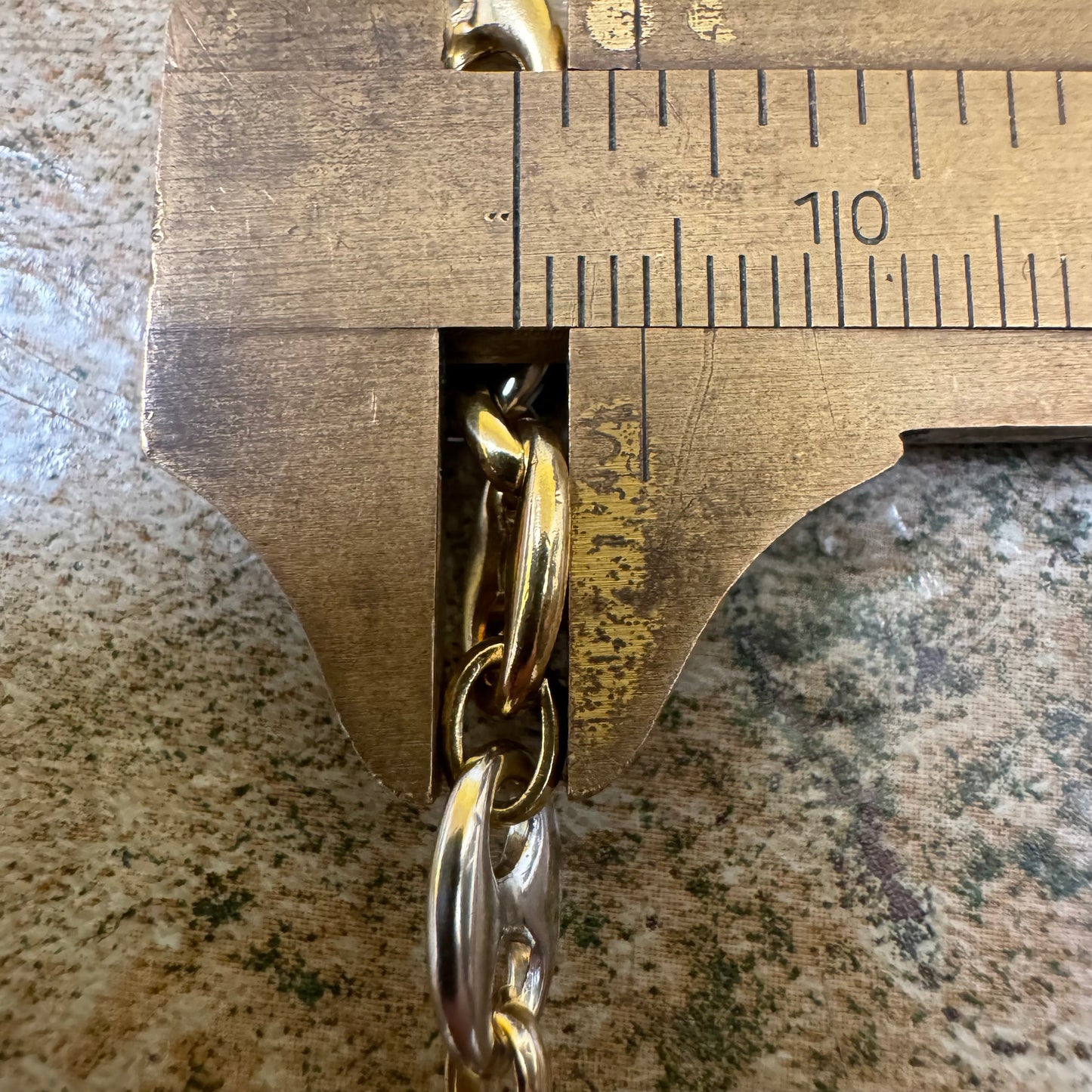 Vintage Solid 18k Two-Tone Yellow And White Gold Classic Puffed Gucci Link Necklace (17.75”)