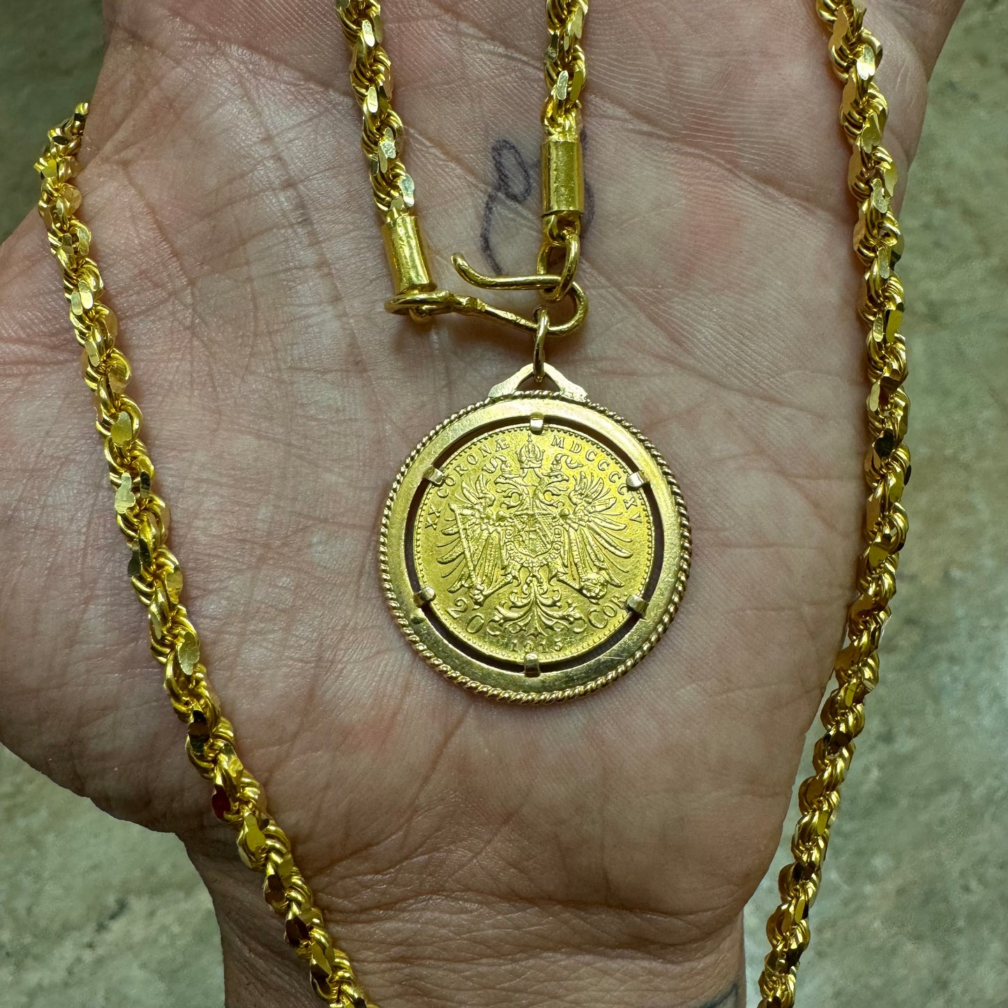 Vintage Solid 22K Yellow Gold Heavyweight Diamondcut Rope Chain Necklace (24”)