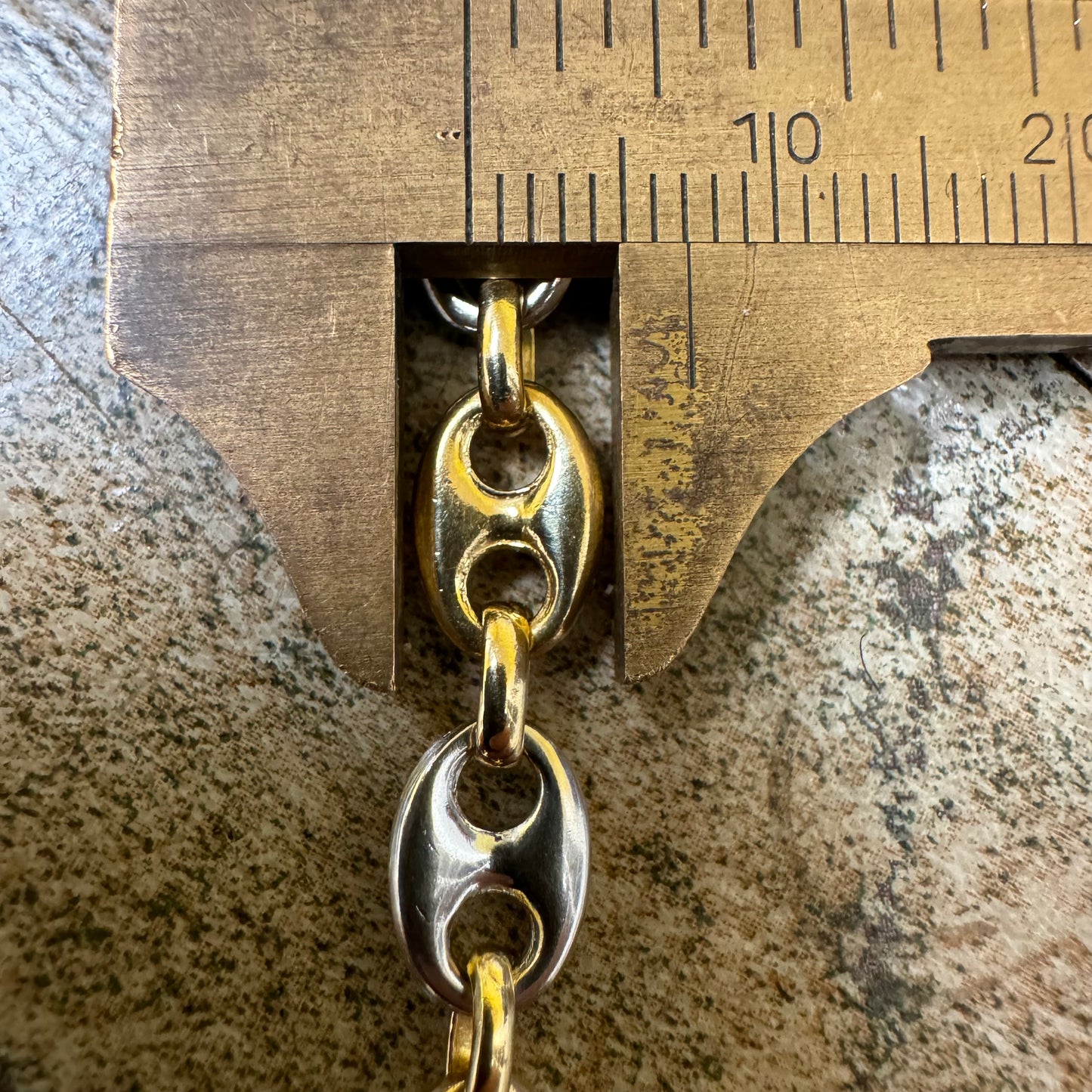 Vintage Solid 18k Two-Tone Yellow And White Gold Classic Puffed Gucci Link Necklace (17.75”)