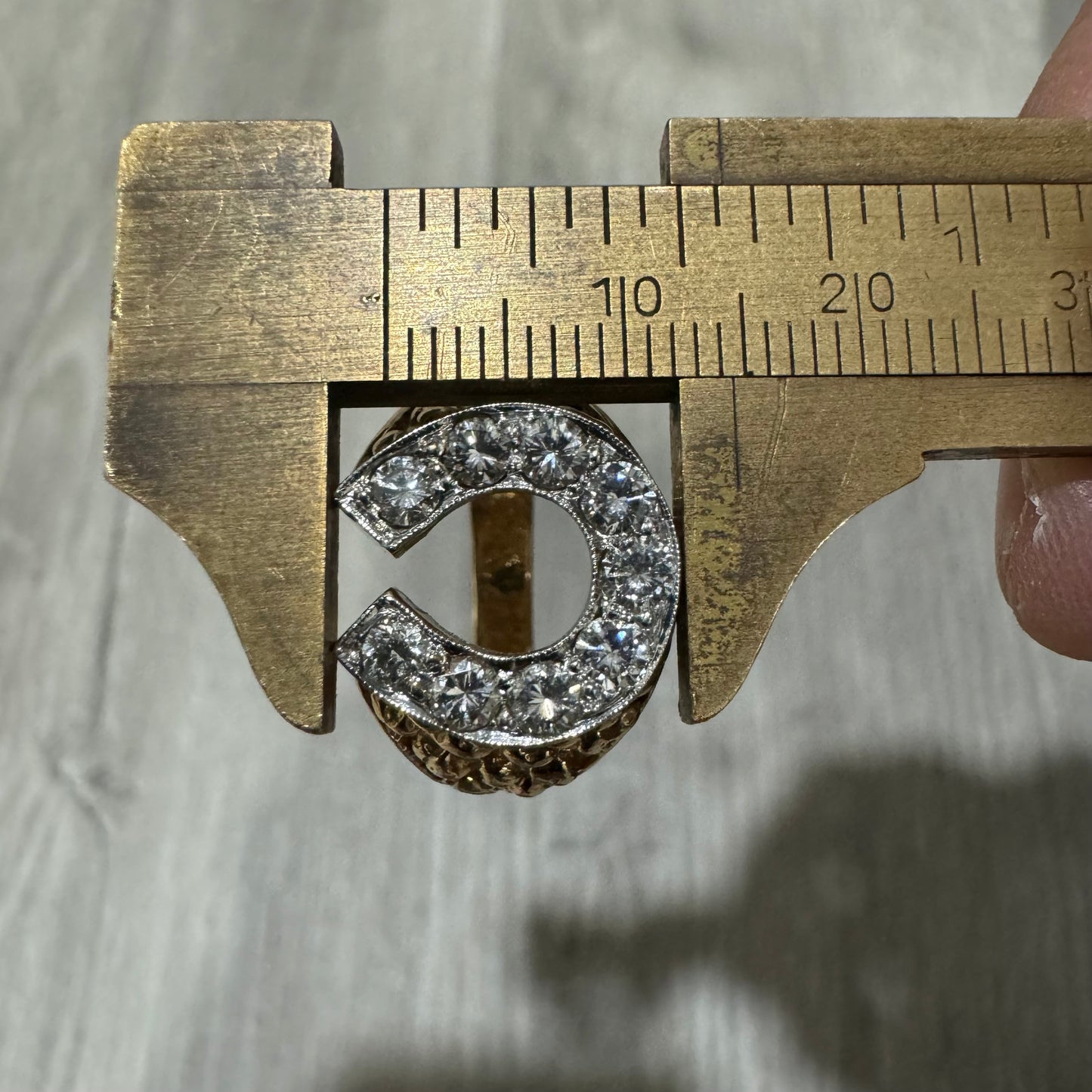 Vintage 14k Yellow Gold 1.35ctw Natural Diamond Brutalist Horseshoe Ring (8)