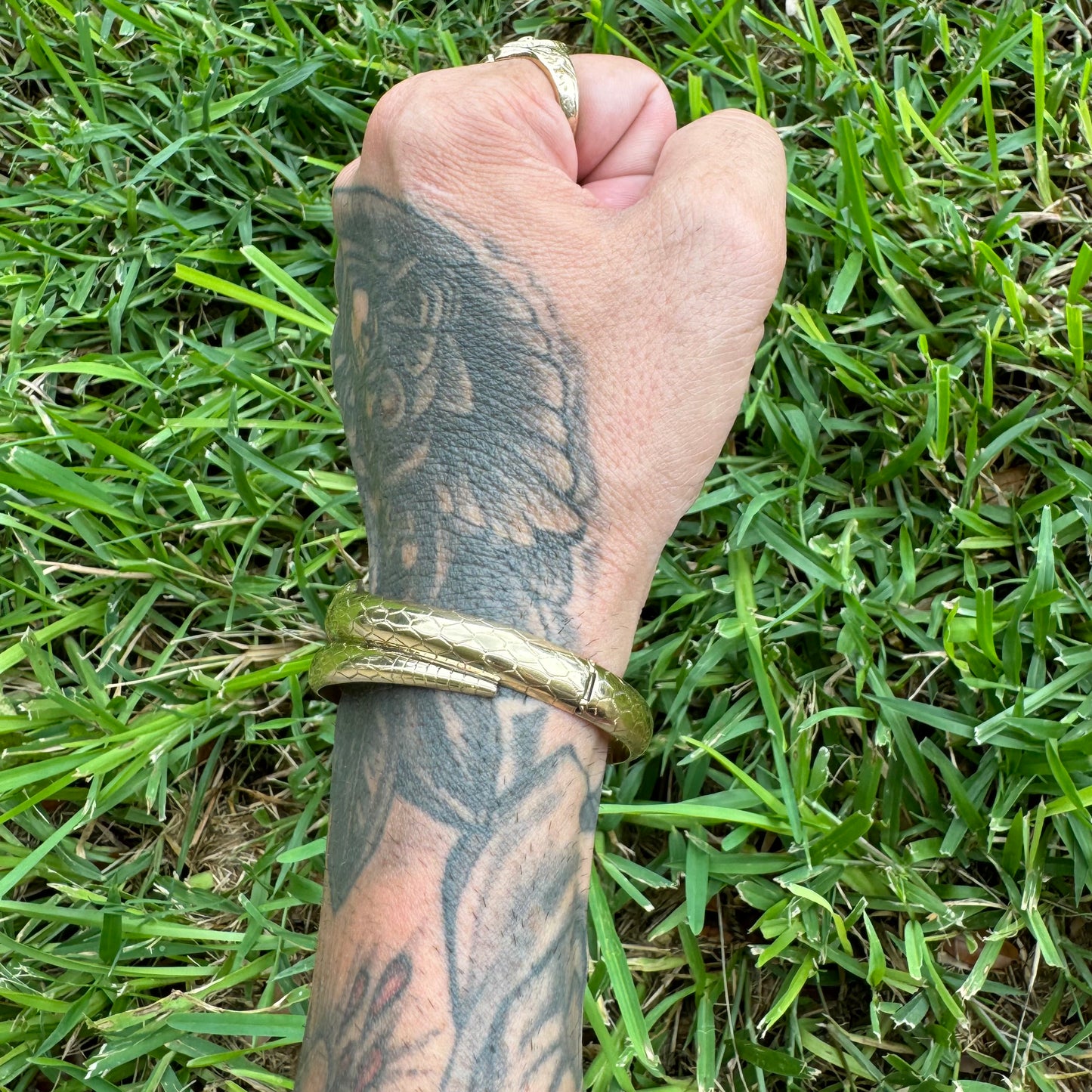 1960’s 14k Yellow Gold Hand Chased Wraparound Snake Hinged Bangle Bracelet (5.75”-6.75”)