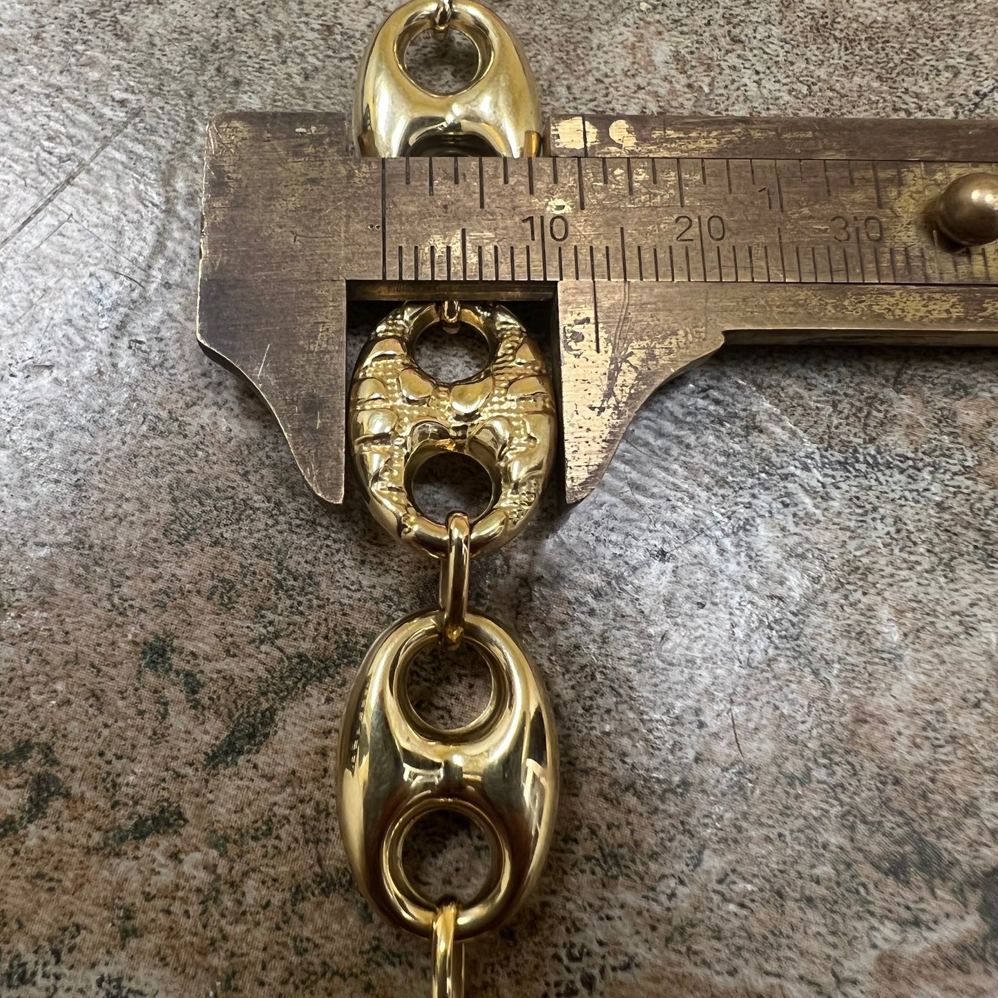 18k Yellow Gold Chunky Puffed Gucci Link Bracelet (7”)