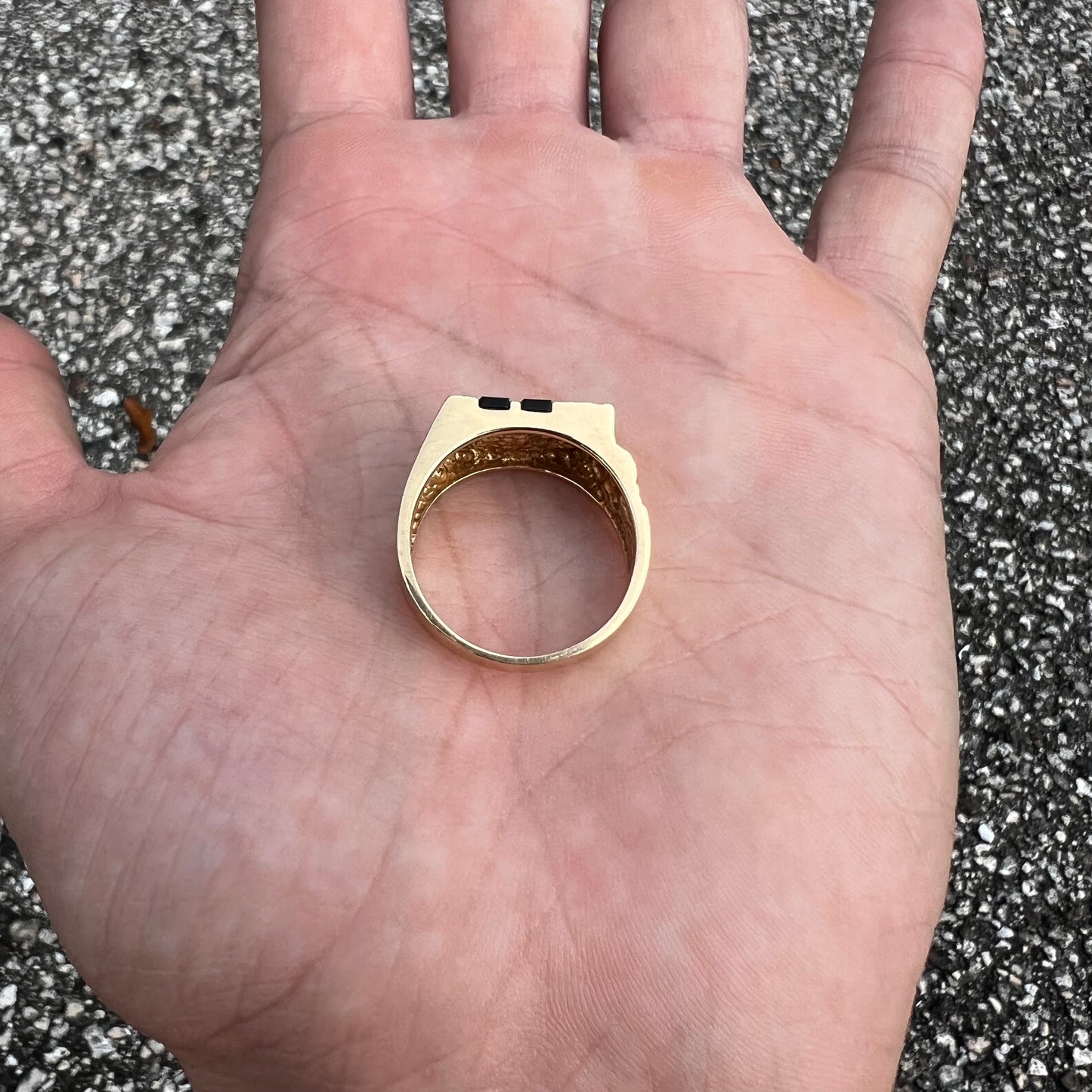 1967 Solid 14k Yellow Gold Old School Black Onyx Inlaid Nugget Style Gents Signet Ring (11)