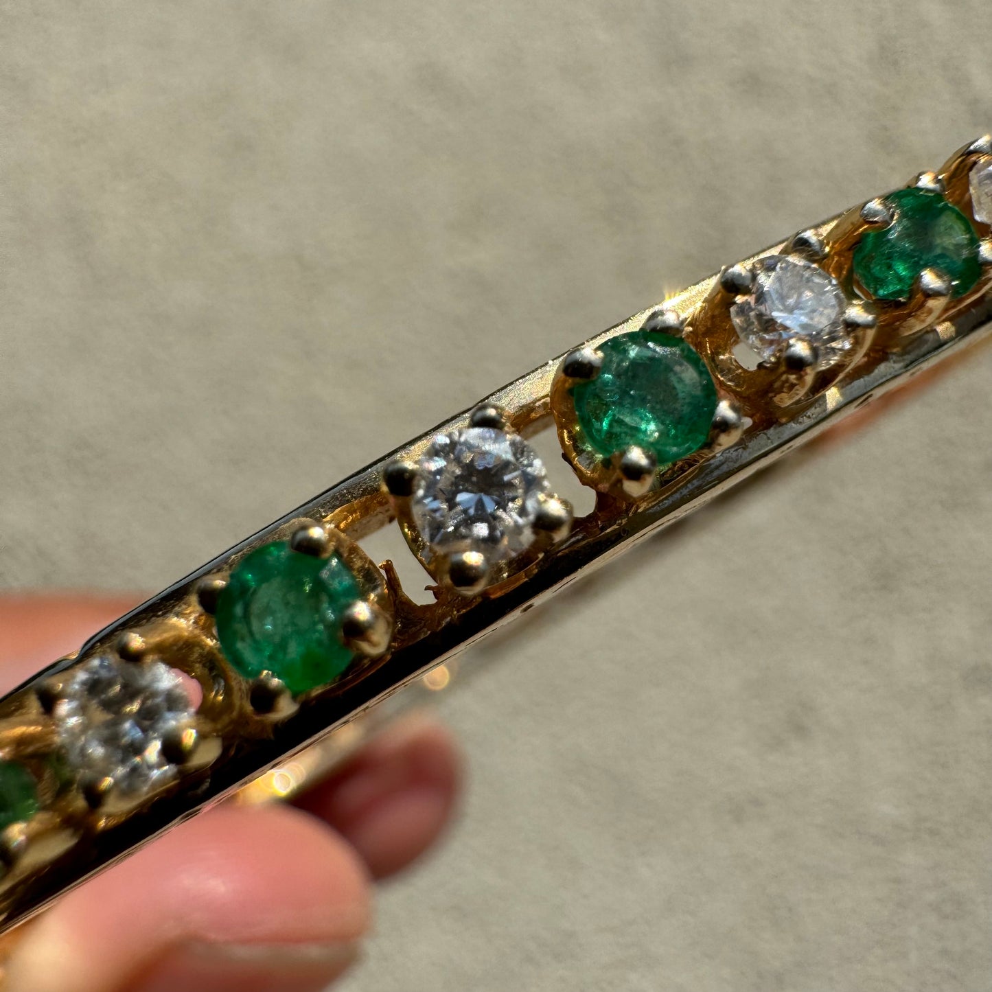 Vintage 14k Yellow Gold 1.3CTW Natural Diamond & Columbian Emerald Hinged Bangle Bracelet (6.5”)