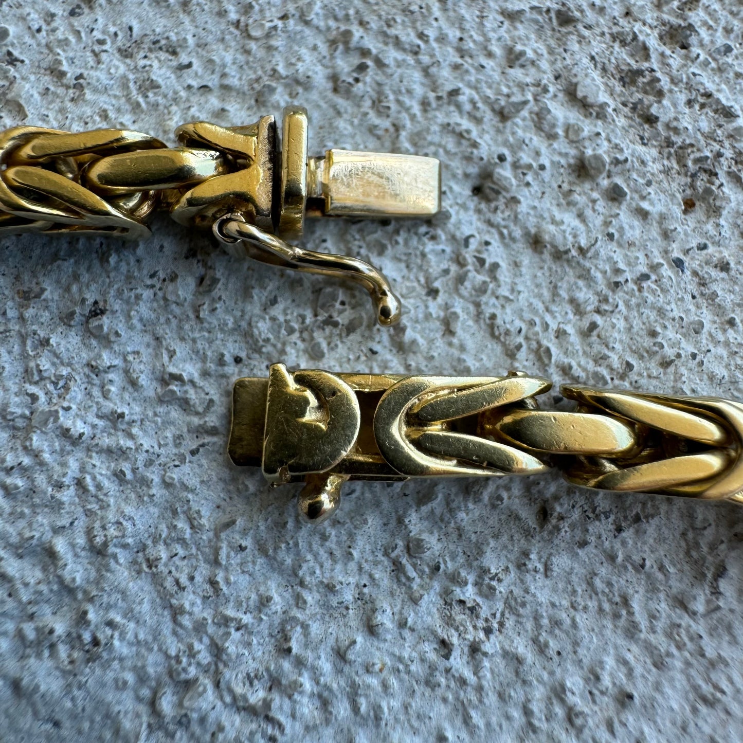 1970’s Solid 18k Yellow Gold Heavyweight Byzantine Link Necklace (18.25”)