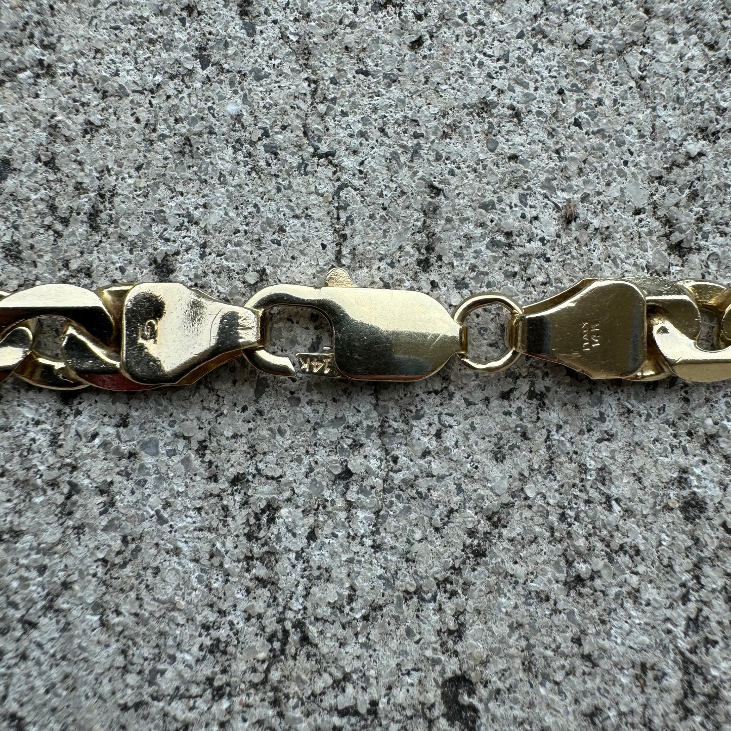 1980’s Solid 14k Yellow Italian Gold Knife Edged Figure 8 Cuban Curb Link Necklace (21”)