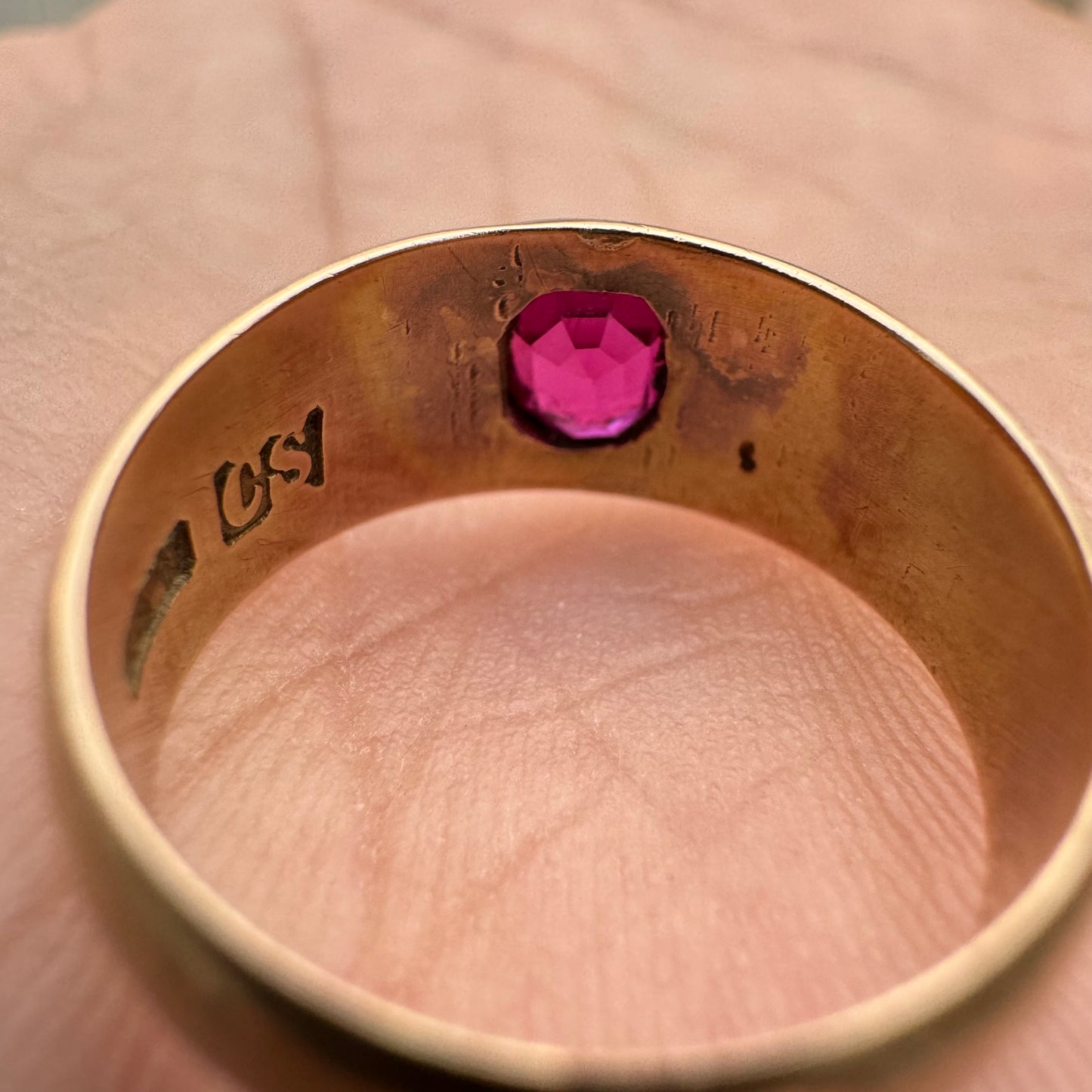 Early-Mid Victorian Era 15k Gold Old Cut Ruby Chunky Donut Band Ring (5.5)