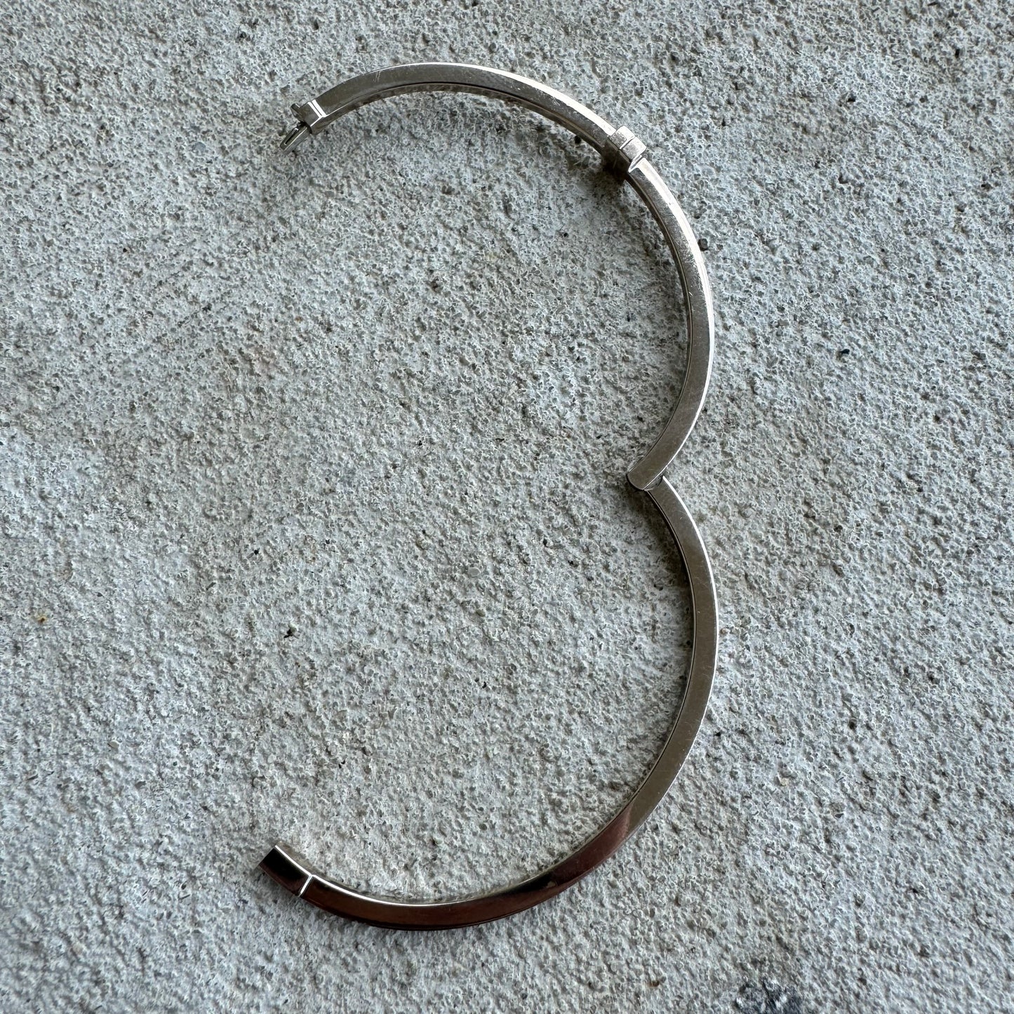 Tiffany & Co. Diamond T Hinged 18k White Gold Wire Bangle Bracelet (6.5”)
