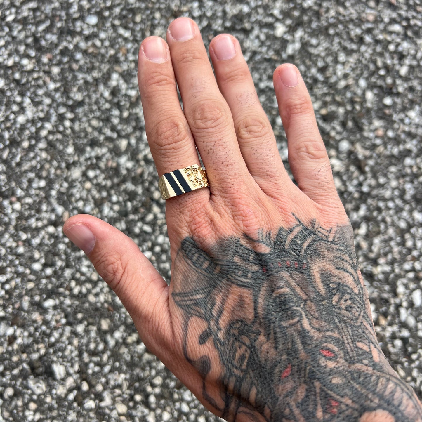 1967 Solid 14k Yellow Gold Old School Black Onyx Inlaid Nugget Style Gents Signet Ring (11)