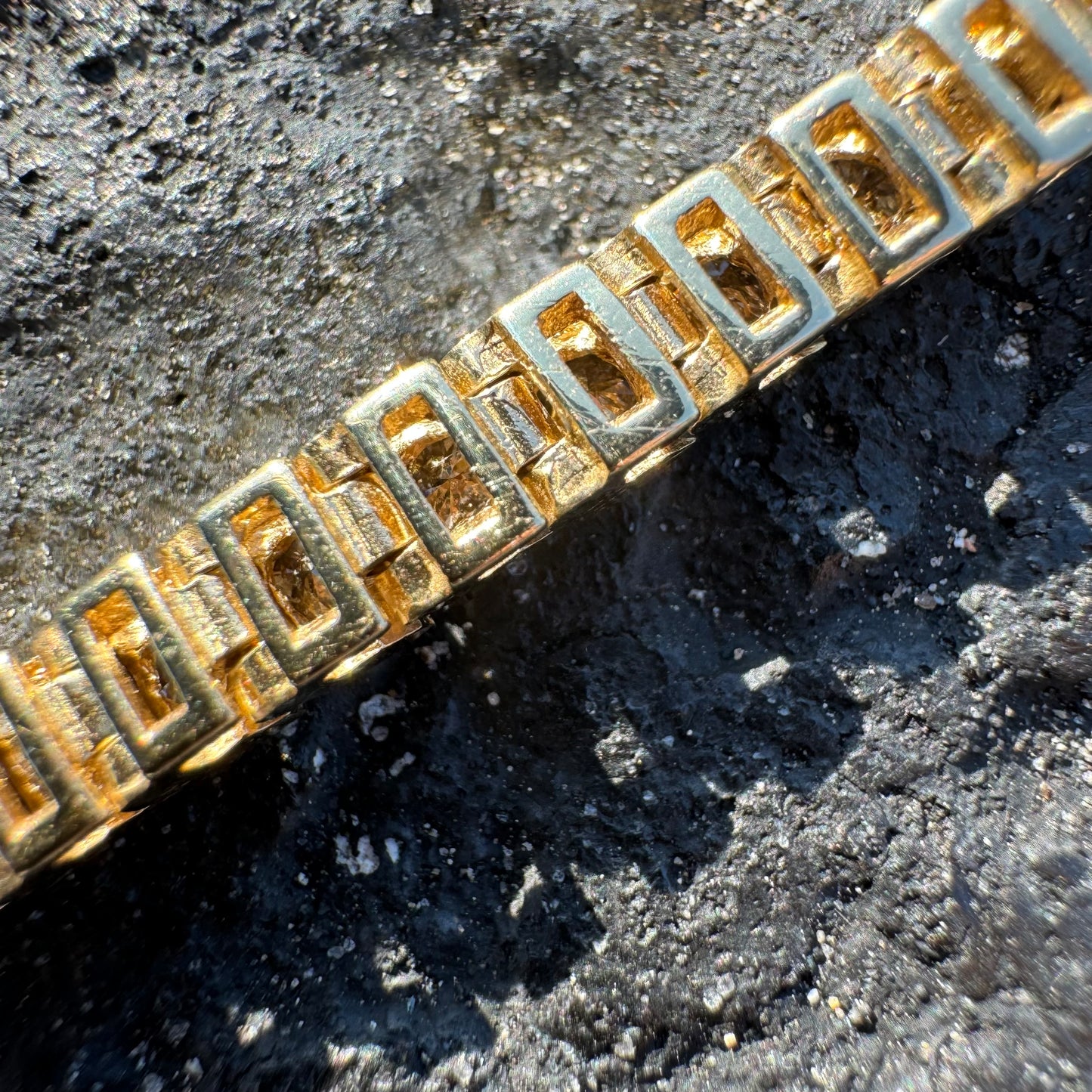 Vintage 14k Yellow Gold 4.25CTW Natural Channel Set Diamond Tennis Bracelet (7.5”)