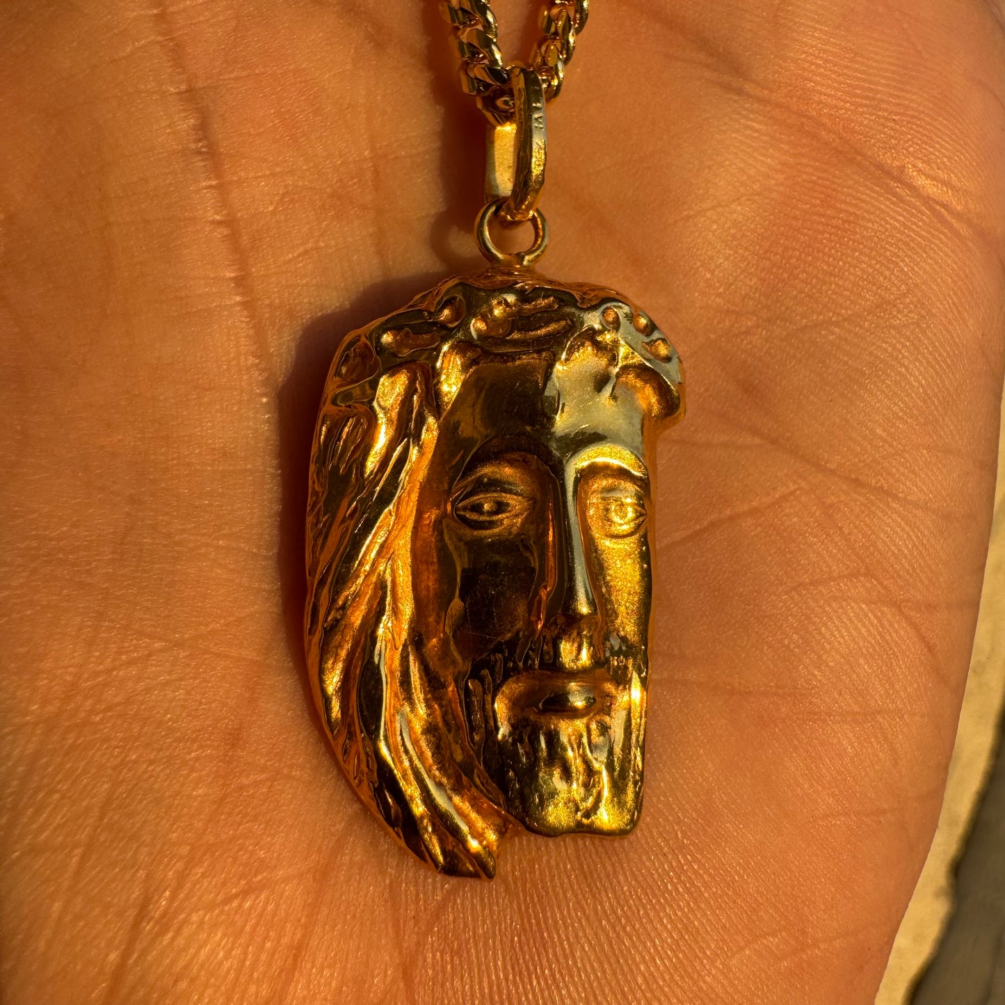 Vintage Solid 18k Italian Yellow Gold Diamondcut Suffering Jesus Piece
