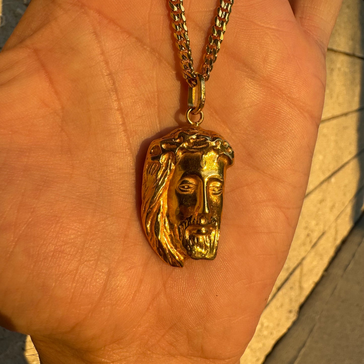 Vintage Solid 18k Italian Yellow Gold Diamondcut Suffering Jesus Piece