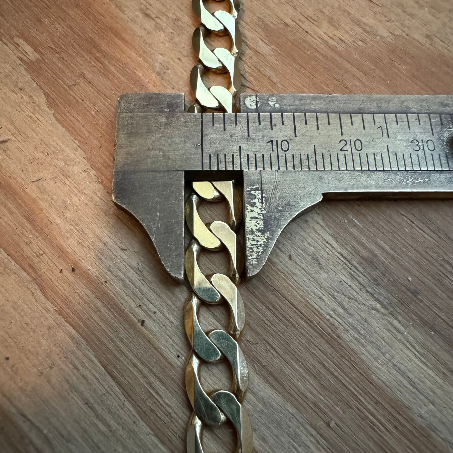 Vintage Solid 14k Yellow Gold Knife Edged Cuban Link Bracelet By UnoAErre (8”)