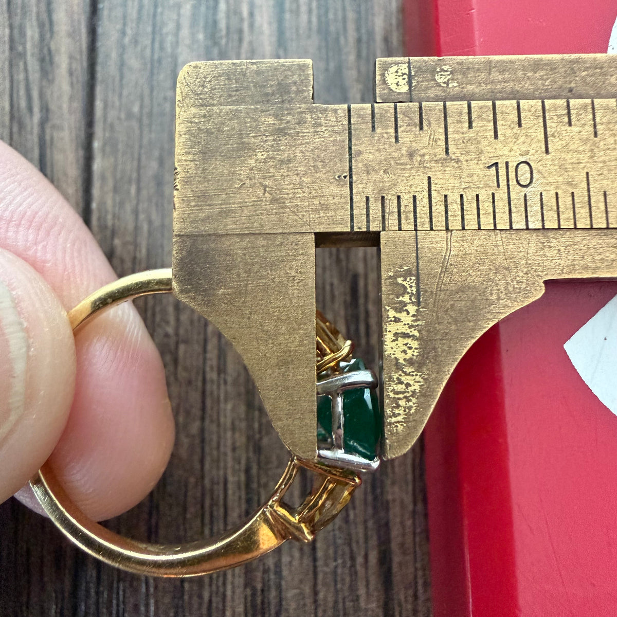 Vintage Solid 18k Yellow Gold and Platinum 2.0ctw Natural Emerald and Fancy Yellow Diamond Trilogy Ring (7.5)