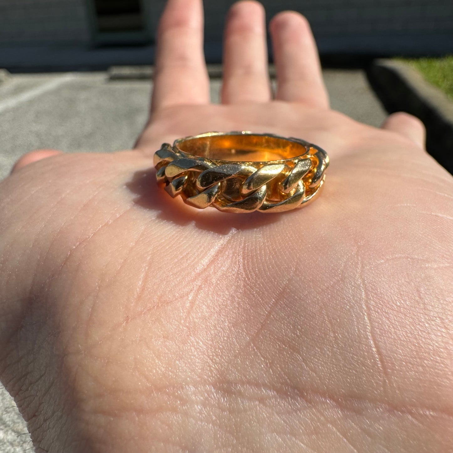 MID-CENTURY SOLID 18K YELLOW GOLD CUBAN CURB LINK BANDED RING (7.5)