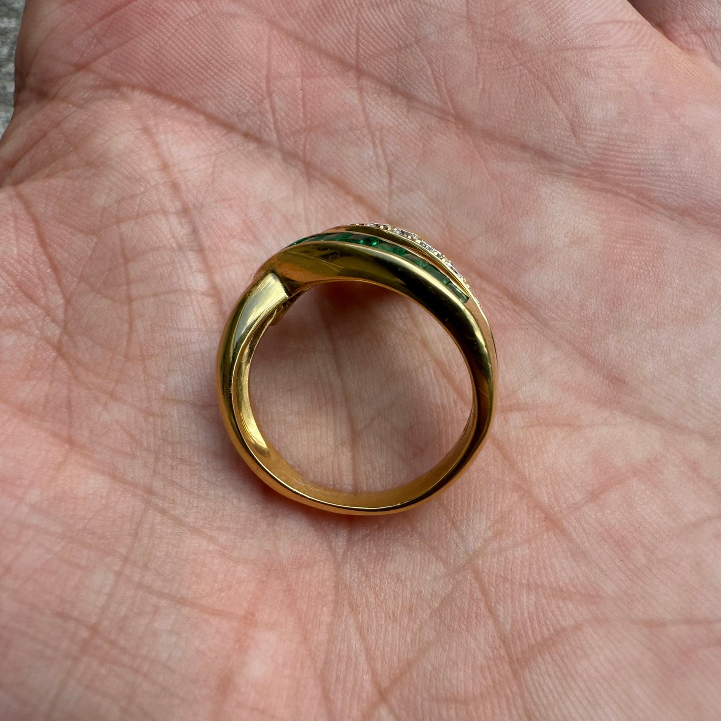 Vintage Custom Made 18K Yellow Gold .50CTW VVS-1 Natural Diamond And .70CTW Columbian Emerald Modernist Ring (5.5)