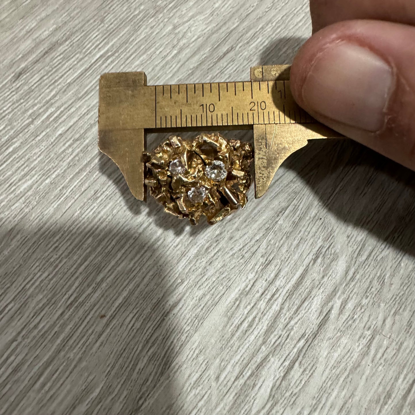 1970’s Solid 14k Yellow Gold .95ctw Natural Diamond Cluster Brutalist Nugget Ring (8.85)