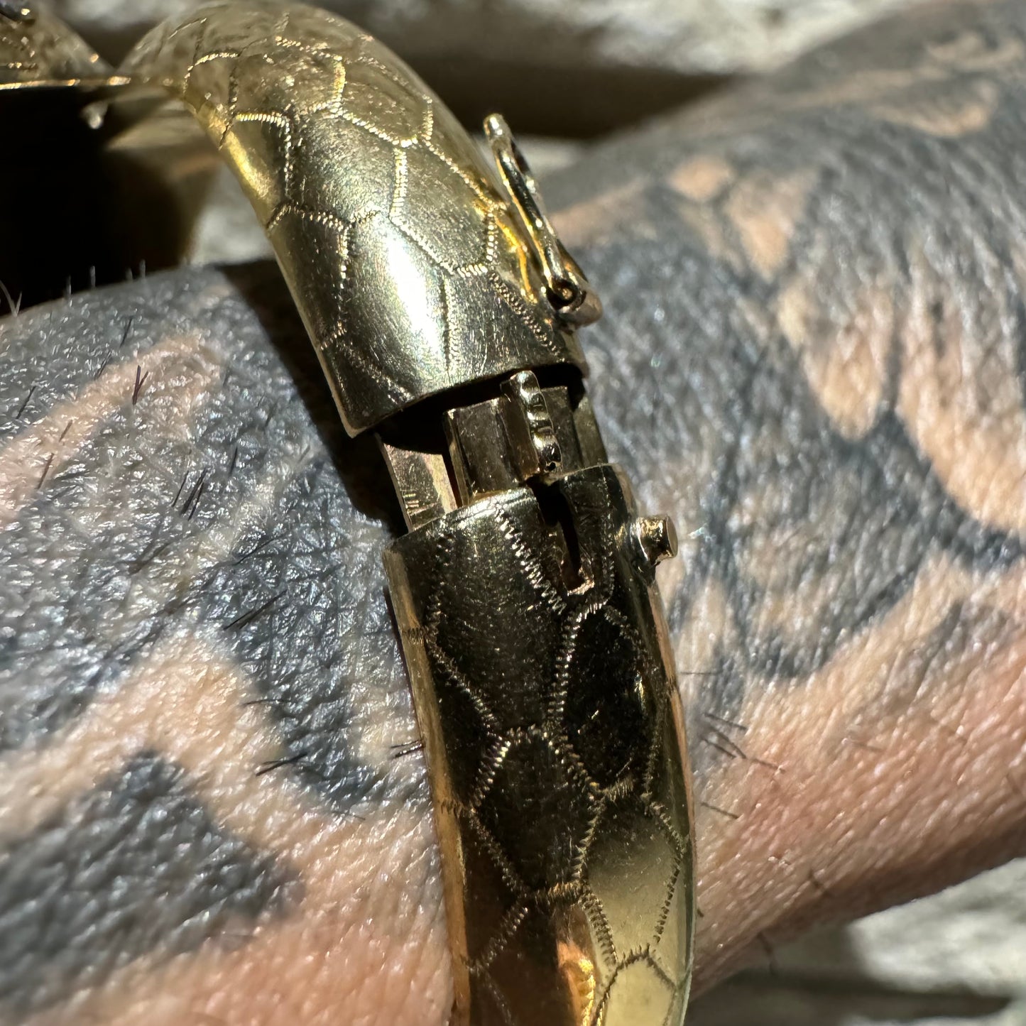 1960’s 14k Yellow Gold Hand Chased Wraparound Snake Hinged Bangle Bracelet (5.75”-6.75”)