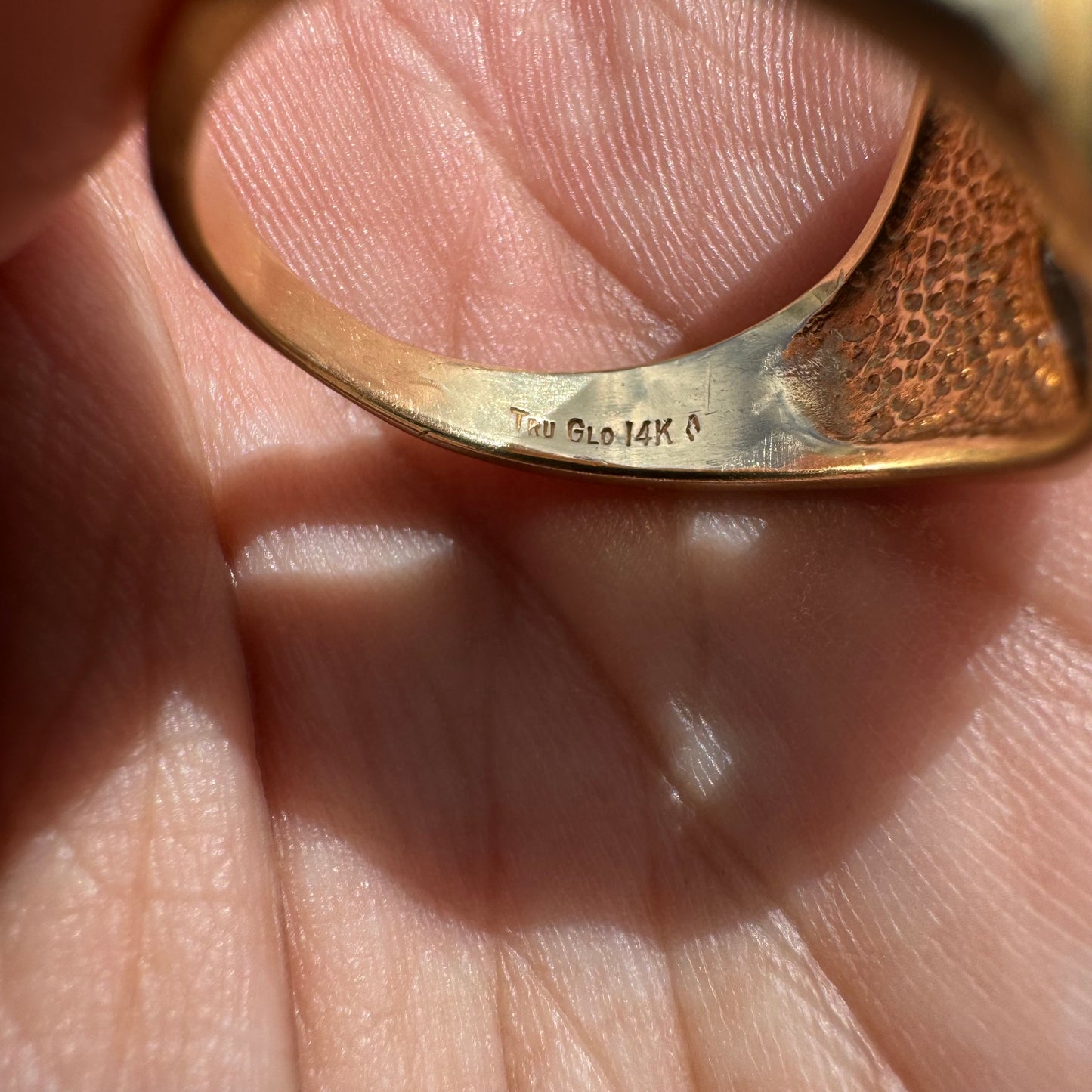 1970’s/80’s Solid 14k Gold Natural Diamond Encrusted Good Luck Horseshoe “Gamblers” Ring (9.25)
