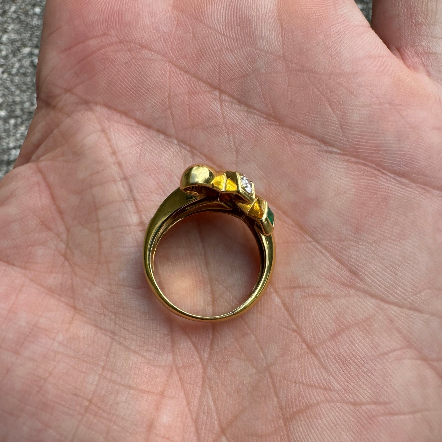 Vintage Custom Made 18K Yellow Gold .50CTW VVS-1 Natural Diamond And .70CTW Columbian Emerald Modernist Ring (5.5)