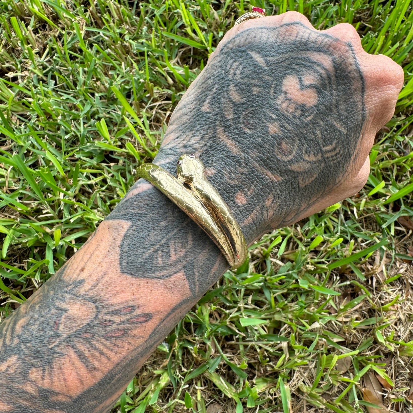 1960’s 14k Yellow Gold Hand Chased Wraparound Snake Hinged Bangle Bracelet (5.75”-6.75”)