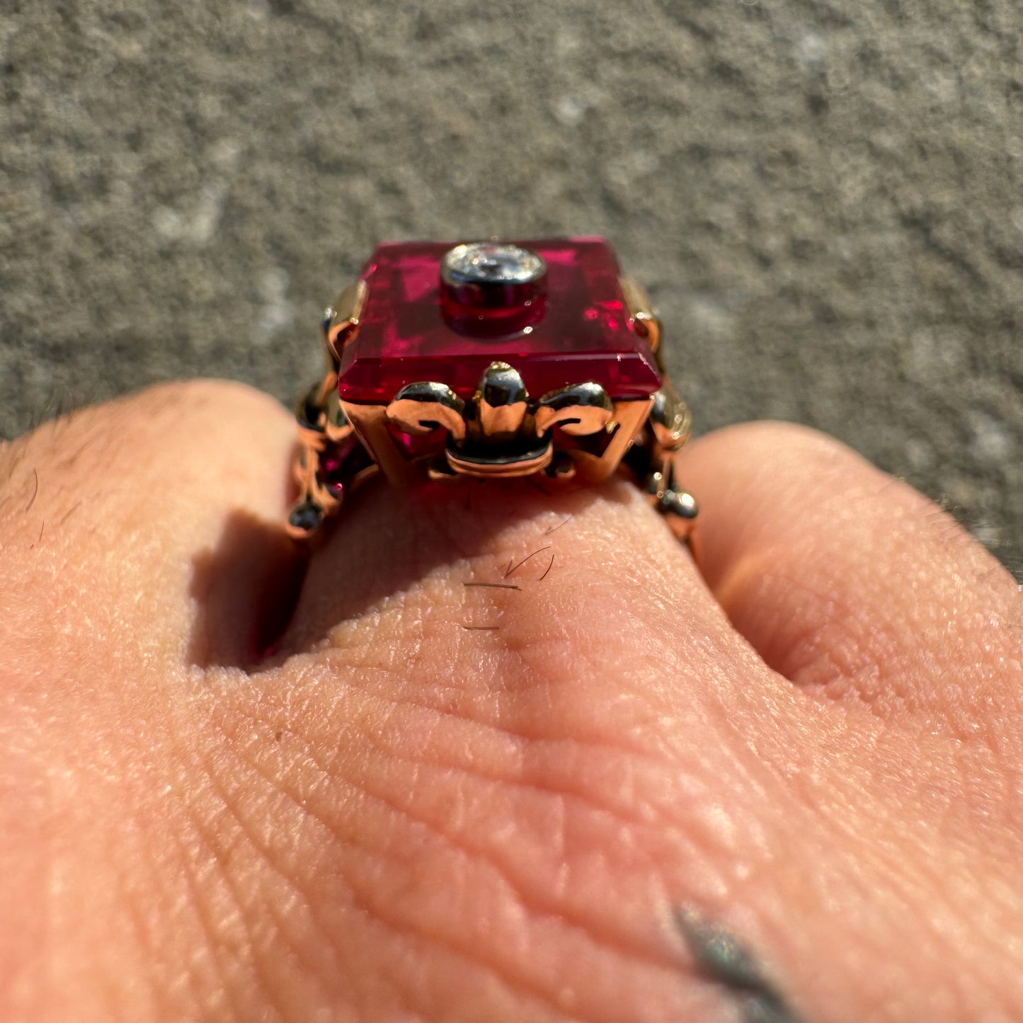 Mid-Century 18k Yellow Gold .20Ct Natural Diamond Red Spinel Fleur De Lis Ring (7.5)