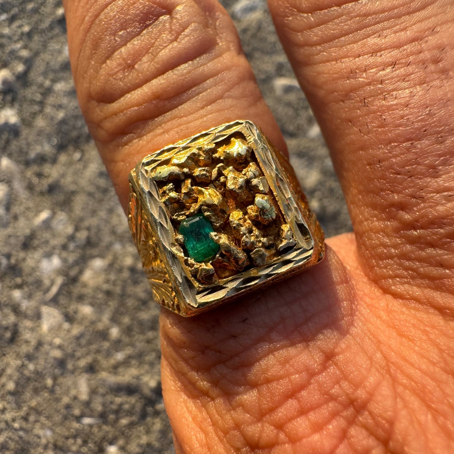 Antique Handcrafted Solid 18k Yellow Gold Columbian Emerald Raw Natural Gold Nugget Signet Ring (9)