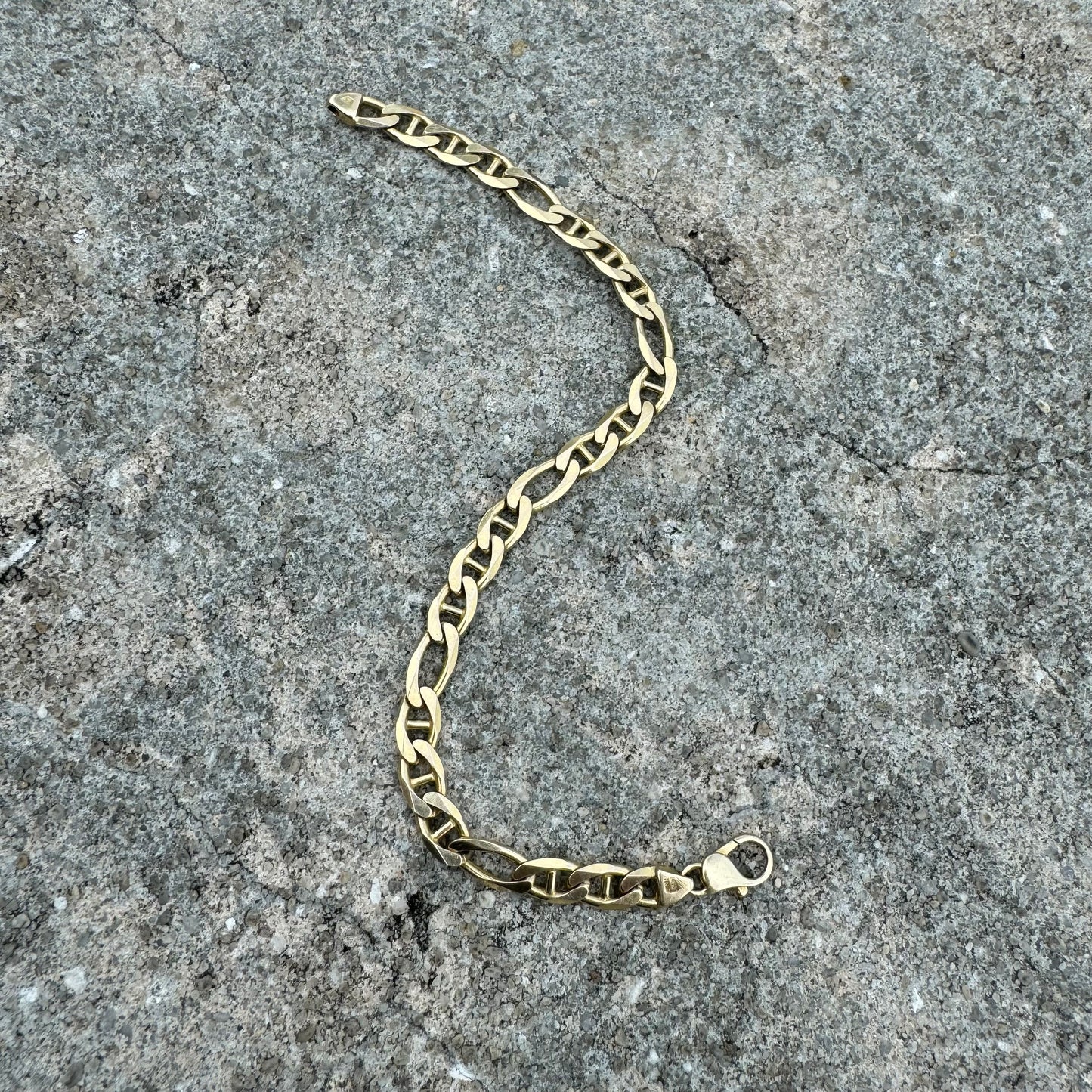 1990’s Solid 14k Yellow Italian Gold Knife Edged Mariner Figaro Link Bracelet (8.25”)