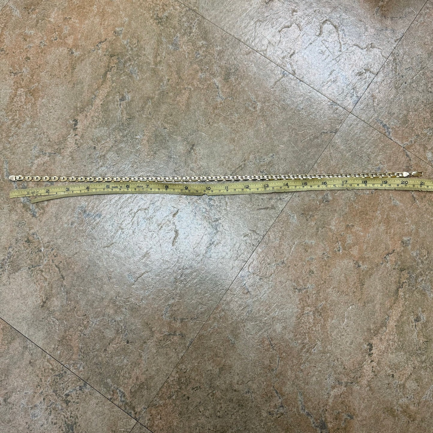 1980’s Solid 14k Yellow Italian Gold Knife Edged Figure 8 Cuban Curb Link Necklace (21”)