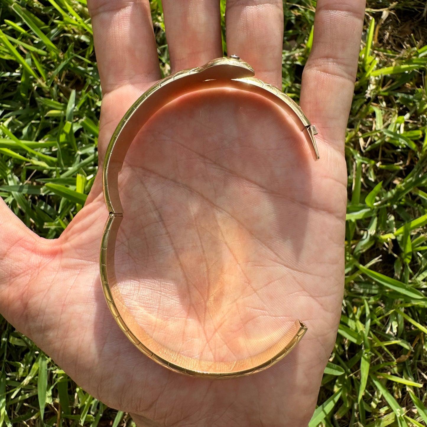 1960’s 14k Yellow Gold Hand Chased Wraparound Snake Hinged Bangle Bracelet (5.75”-6.75”)