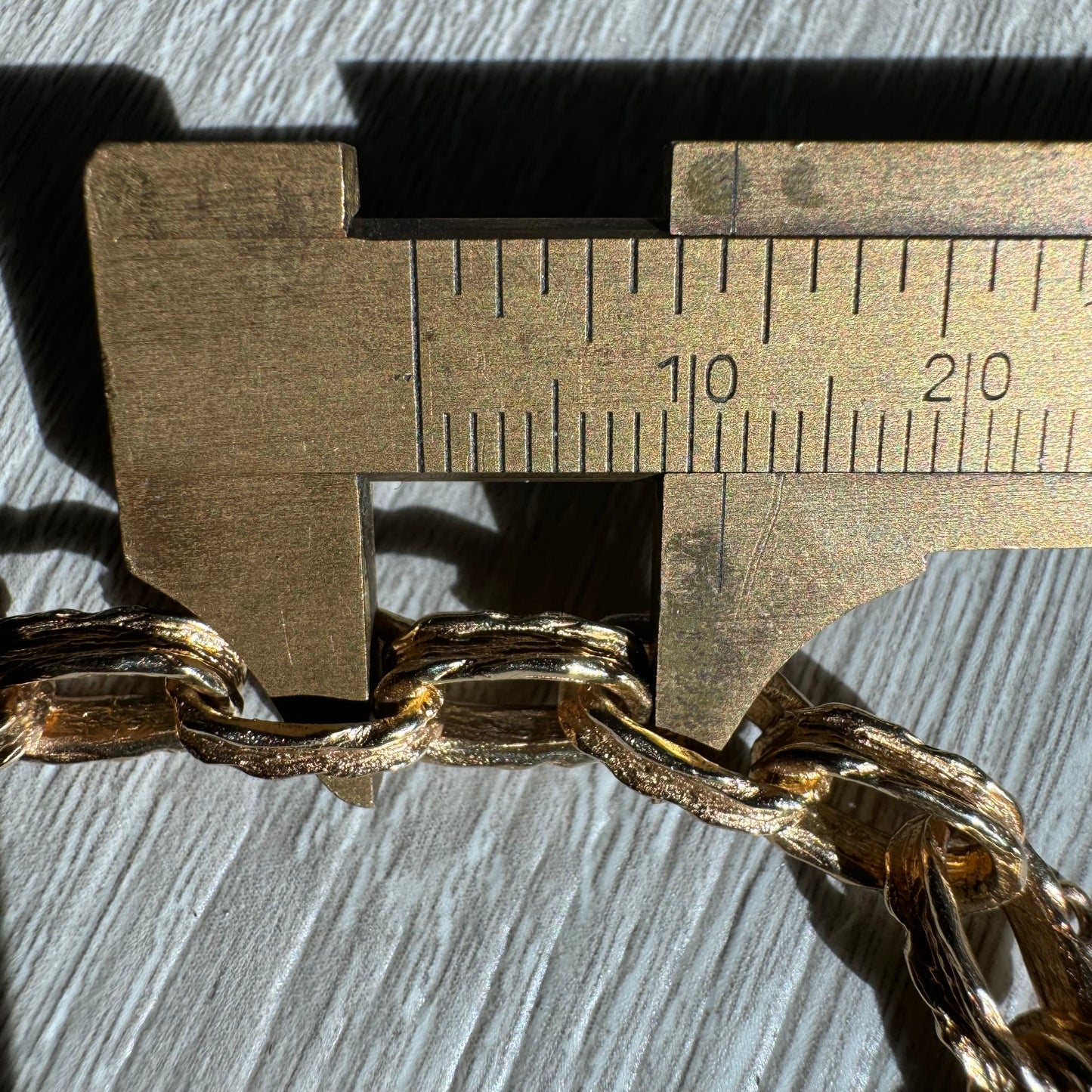 Vintage Solid 14k Yellow Gold Brutalist Oval Chain Link Charm Bracelet (7.75”)