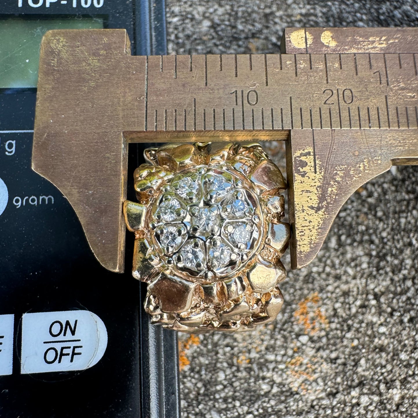 1970’s Solid 14k Yellow Gold .50ctw Natural Diamond Kentucky Cluster Nugget Ring (12.75)