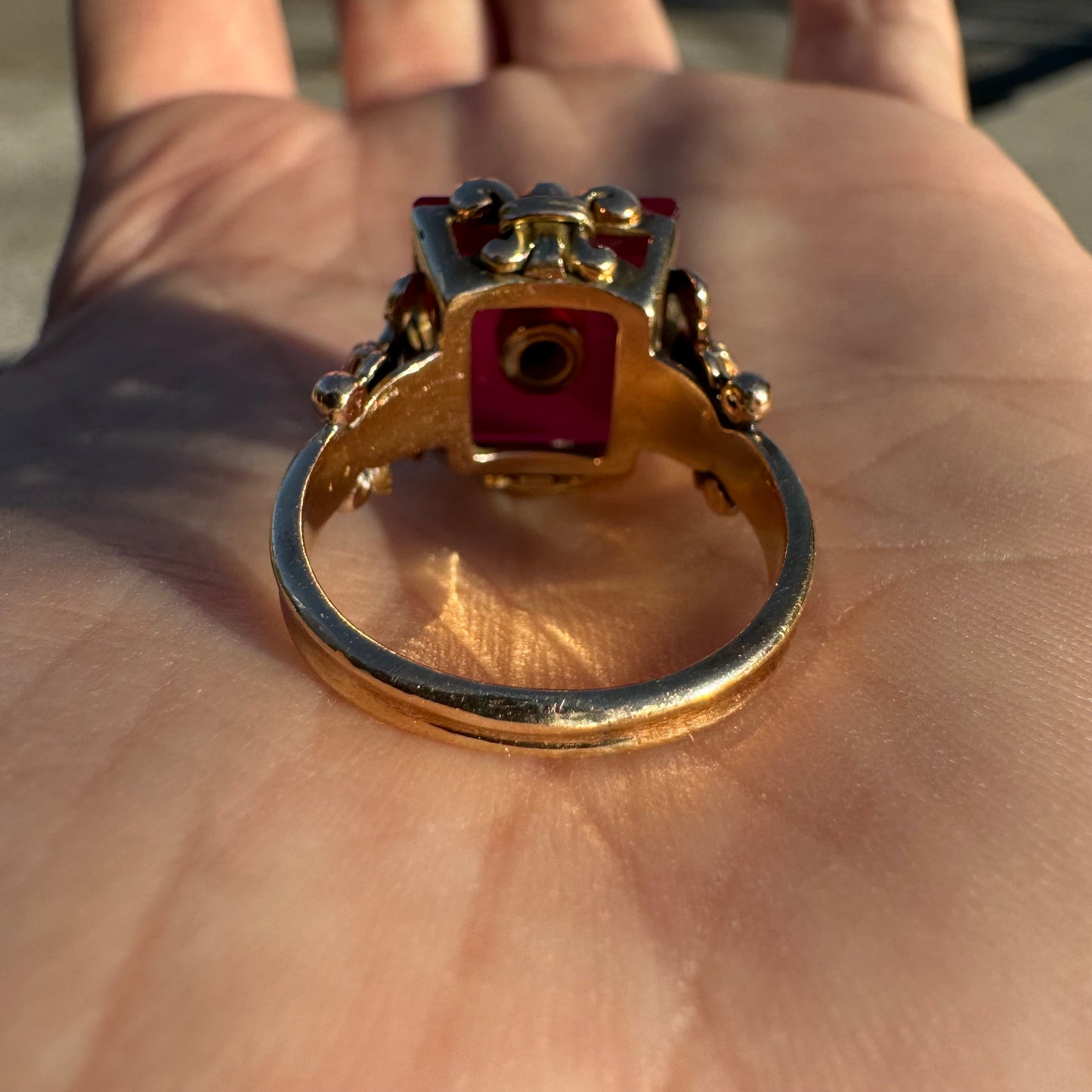 Mid-Century 18k Yellow Gold .20Ct Natural Diamond Red Spinel Fleur De Lis Ring (7.5)
