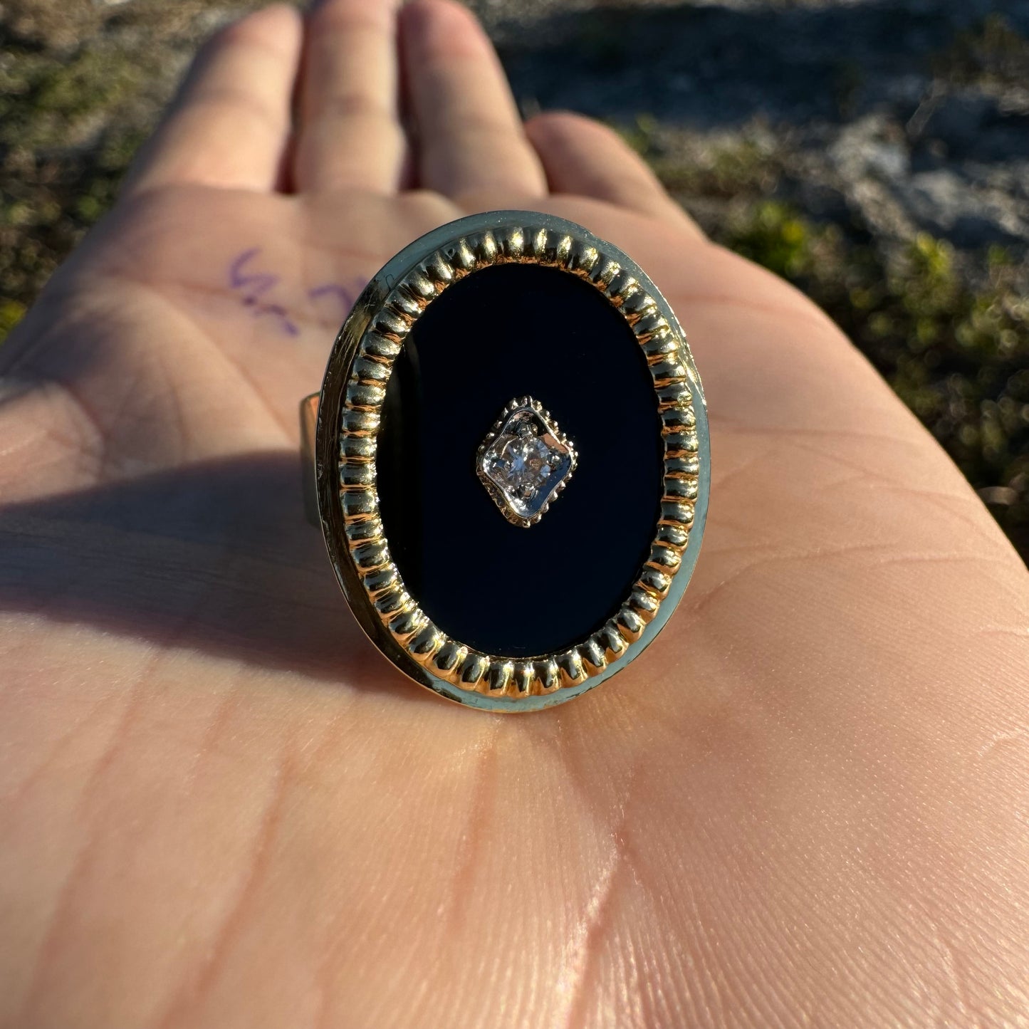 Vintage Solid 18k Yellow Gold Black Onyx Natural Solitaire Diamond Signet Ring (8.25)