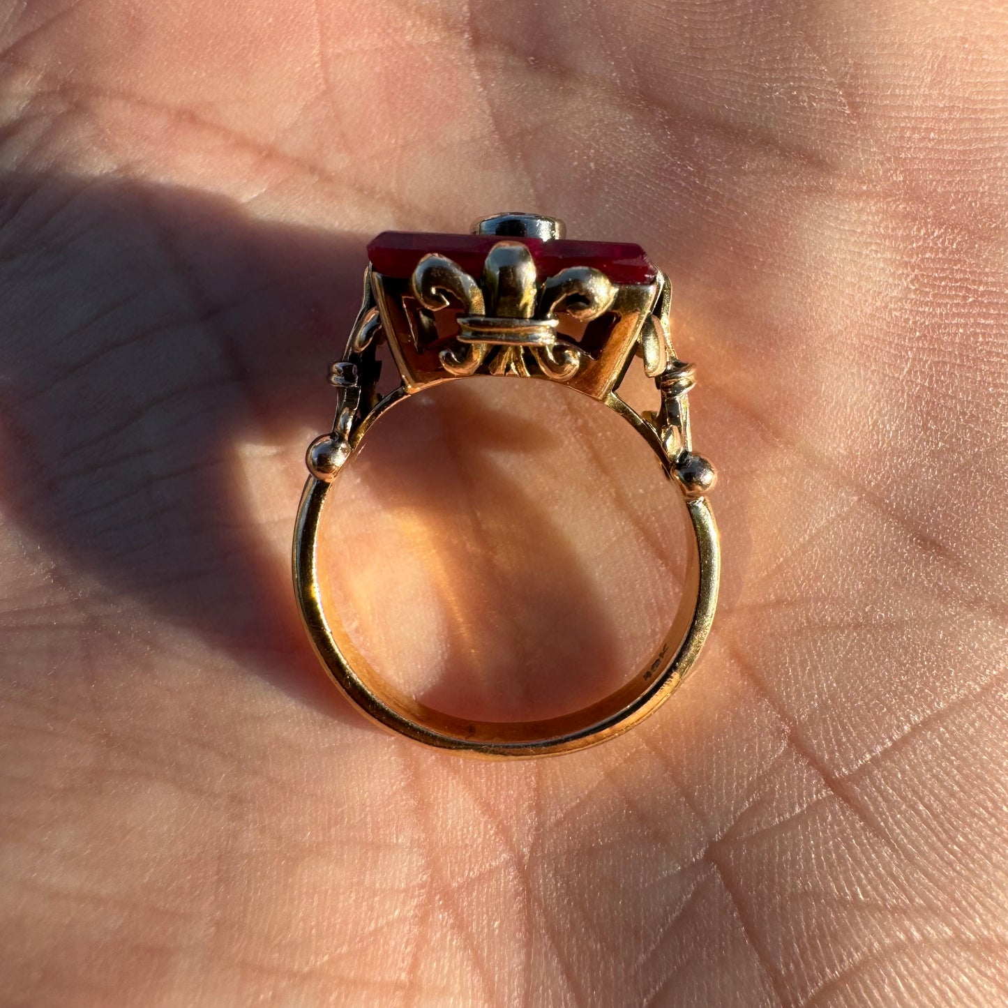 Mid-Century 18k Yellow Gold .20Ct Natural Diamond Red Spinel Fleur De Lis Ring (7.5)