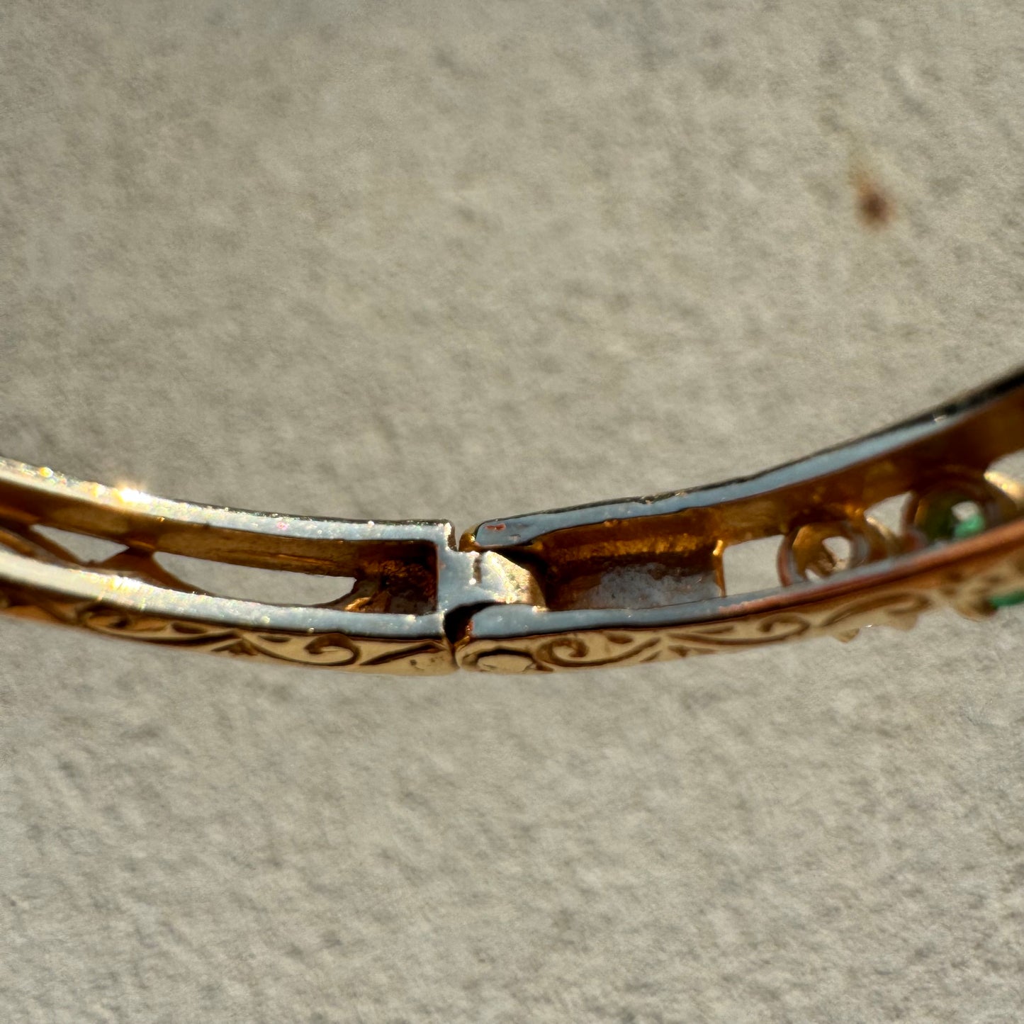 Vintage 14k Yellow Gold 1.3CTW Natural Diamond & Columbian Emerald Hinged Bangle Bracelet (6.5”)