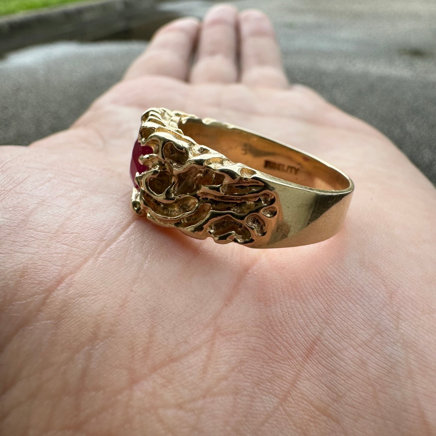 1960’s/70’ Solid Backed 14k Yellow Gold Heavyweight 2.3Ct Natural Ruby Brutalist Nugget Ring (11.5)