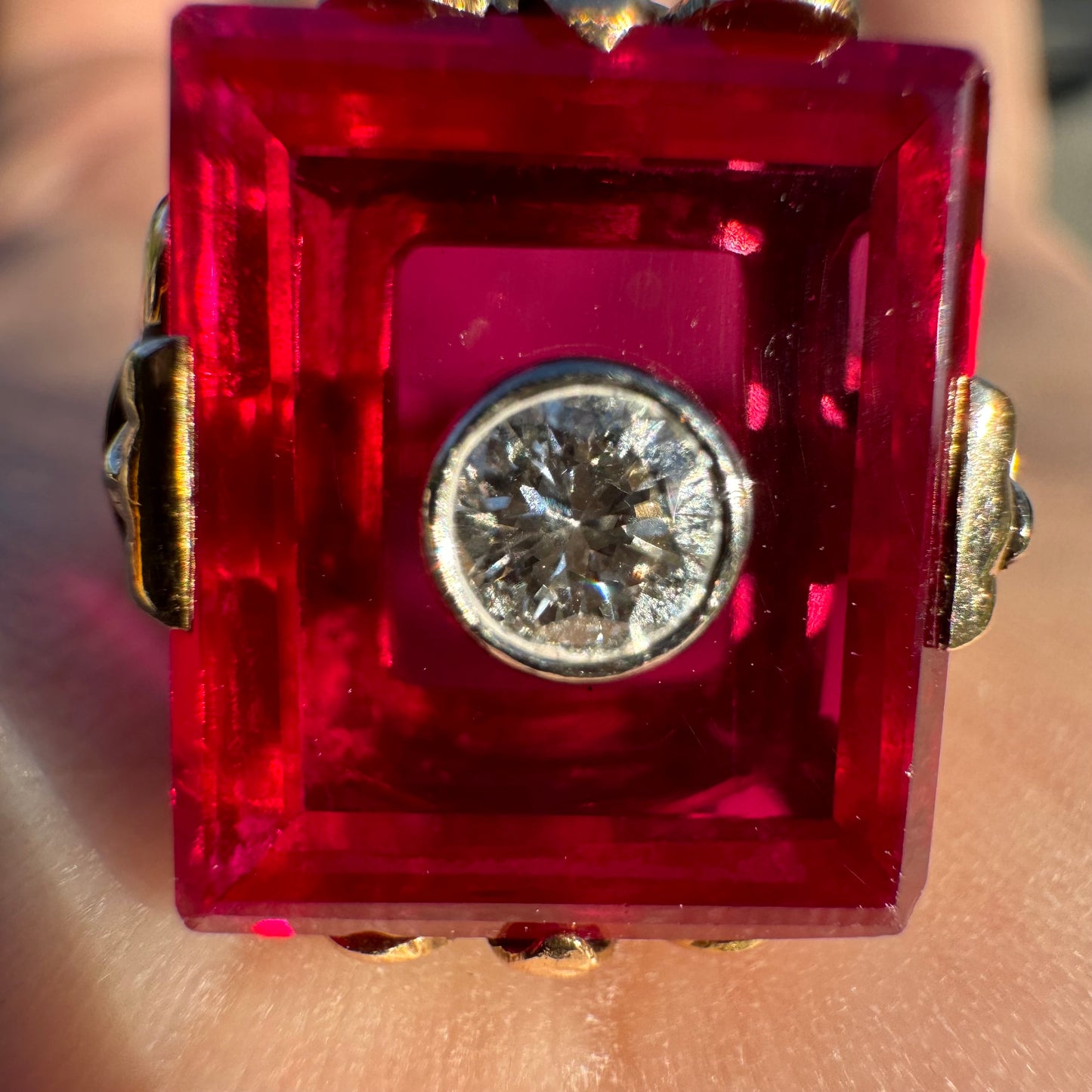 Mid-Century 18k Yellow Gold .20Ct Natural Diamond Red Spinel Fleur De Lis Ring (7.5)