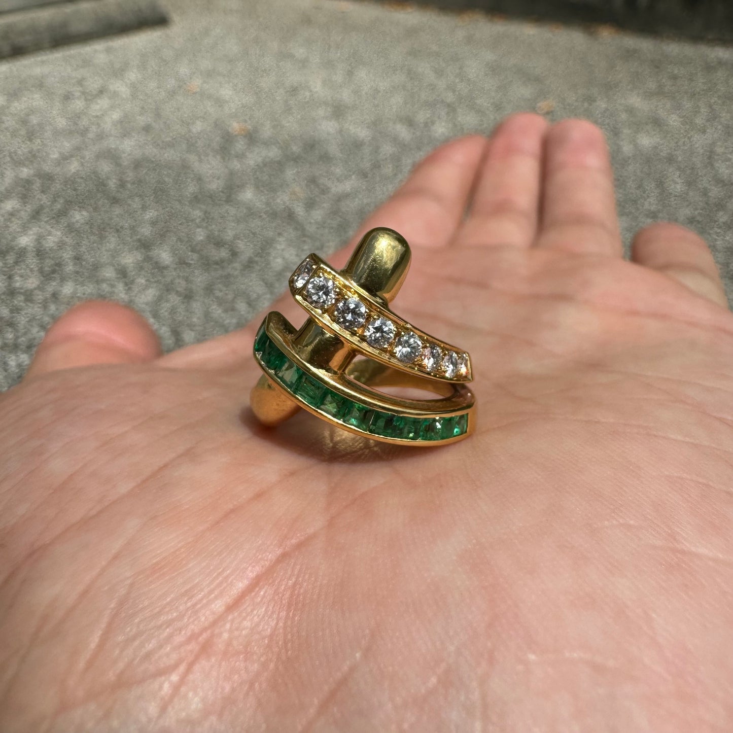 Vintage Custom Made 18K Yellow Gold .50CTW VVS-1 Natural Diamond And .70CTW Columbian Emerald Modernist Ring (5.5)