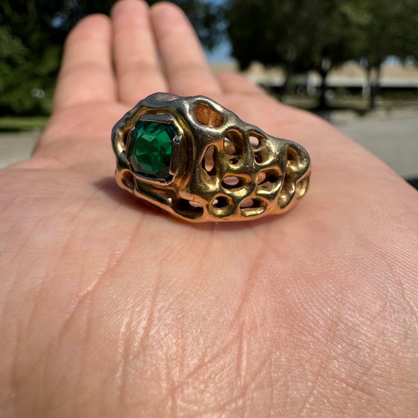 Vintage Solid 14k Yellow Gold Custom 1.0ct Emerald Heavyweight Honeycomb Brutalist Ring (10)