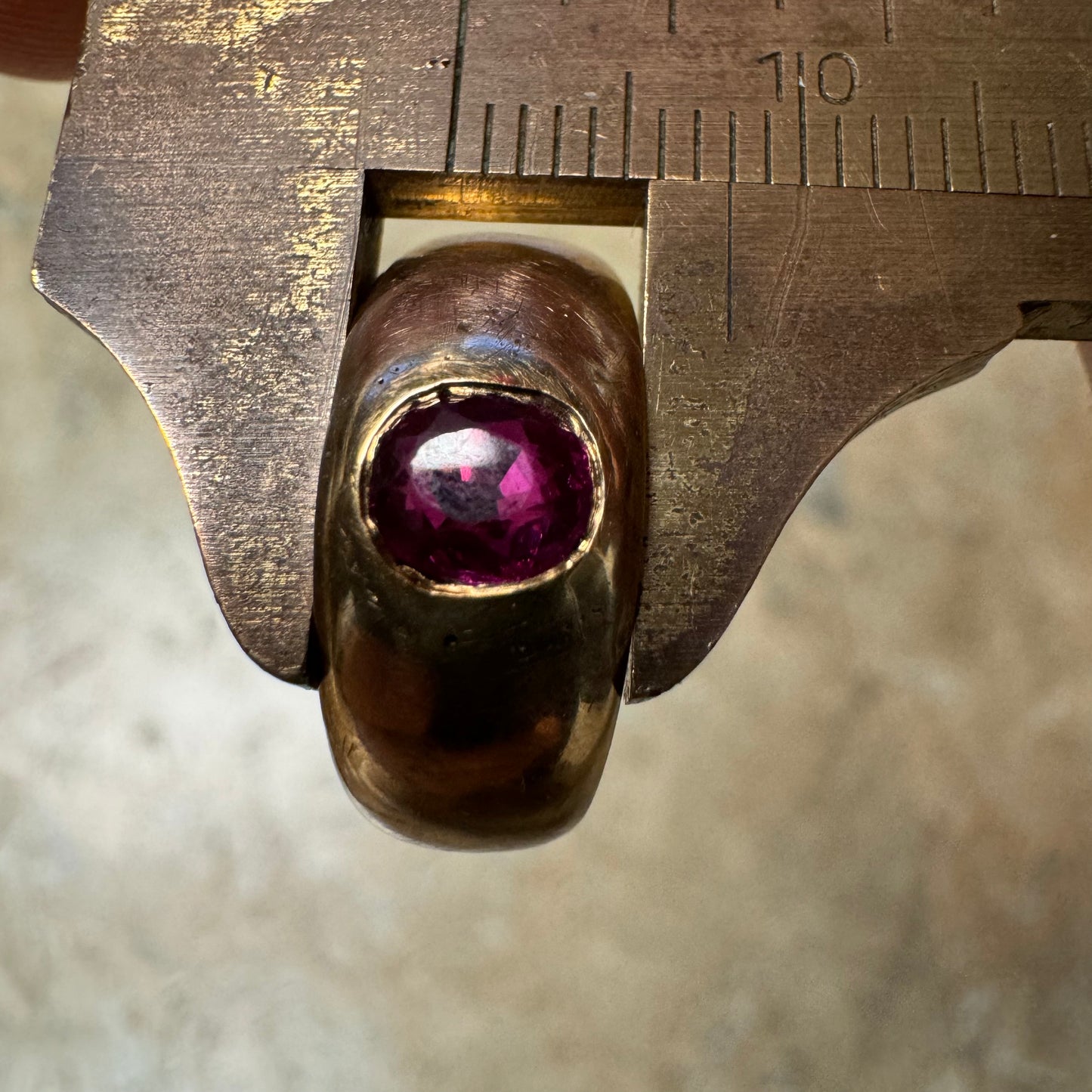 Early-Mid Victorian Era 15k Gold Old Cut Ruby Chunky Donut Band Ring (5.5)