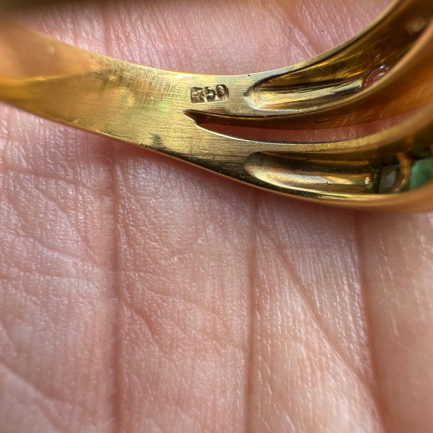 Vintage Custom Made 18K Yellow Gold .50CTW VVS-1 Natural Diamond And .70CTW Columbian Emerald Modernist Ring (5.5)